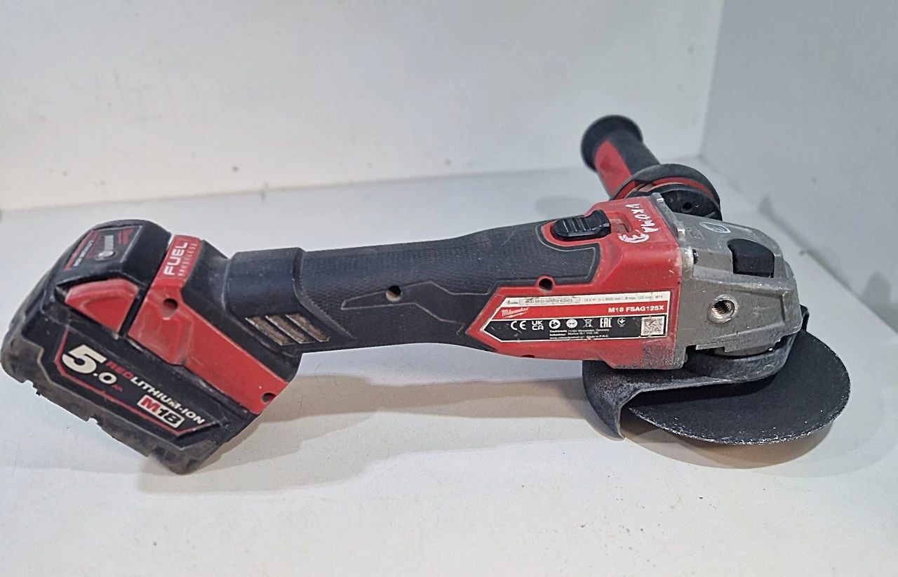 szlifierka-milwaukee-fsag125x-bateria-5ah-stan-11323-2