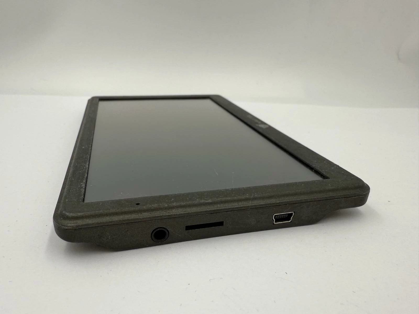 nawigacja-samochodowa-navitel-e700-europa-komplet-przekatna-ekranu-700