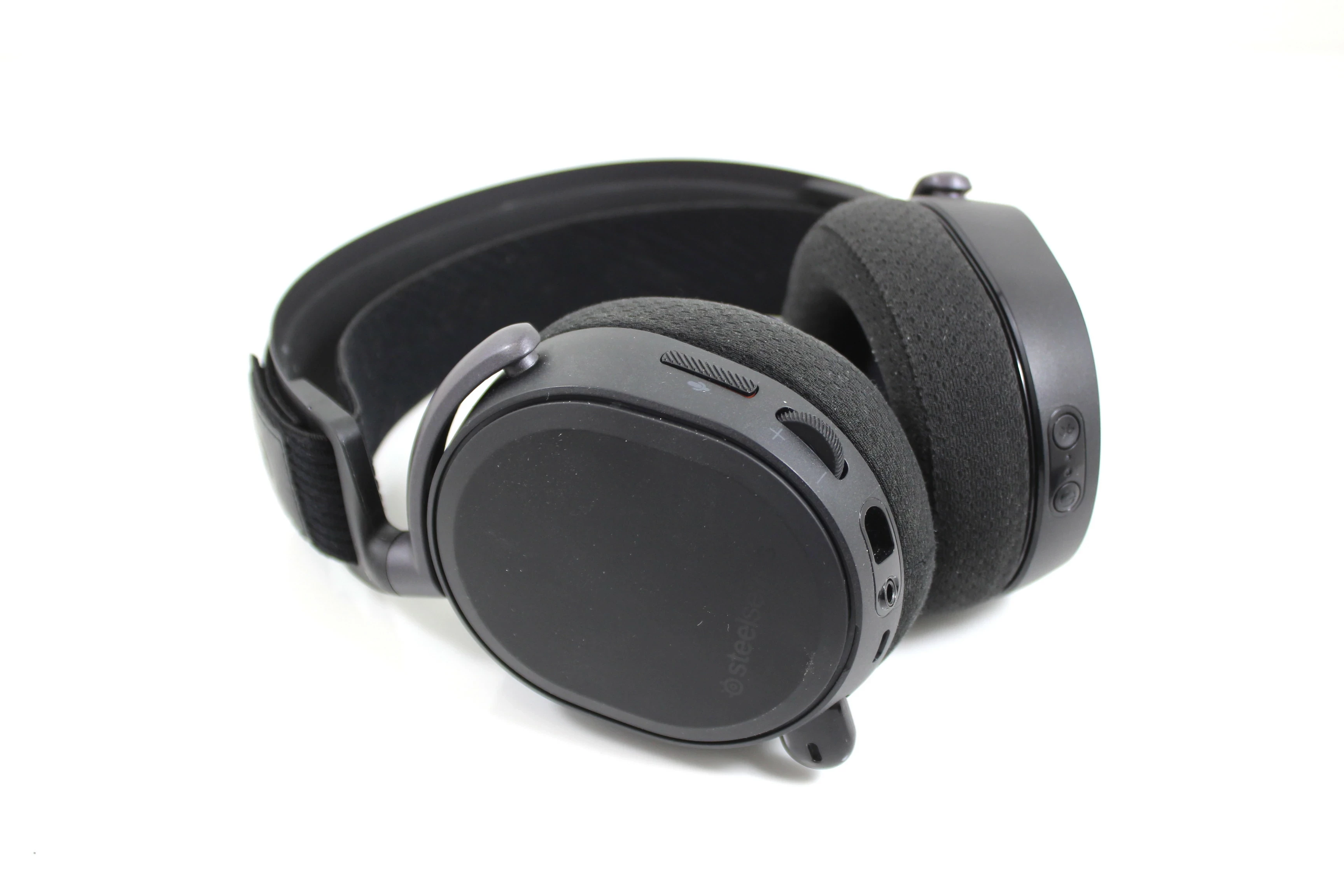 sluchawki-steelseries-arctis-pro-wireless-61473-model-arctis-pro