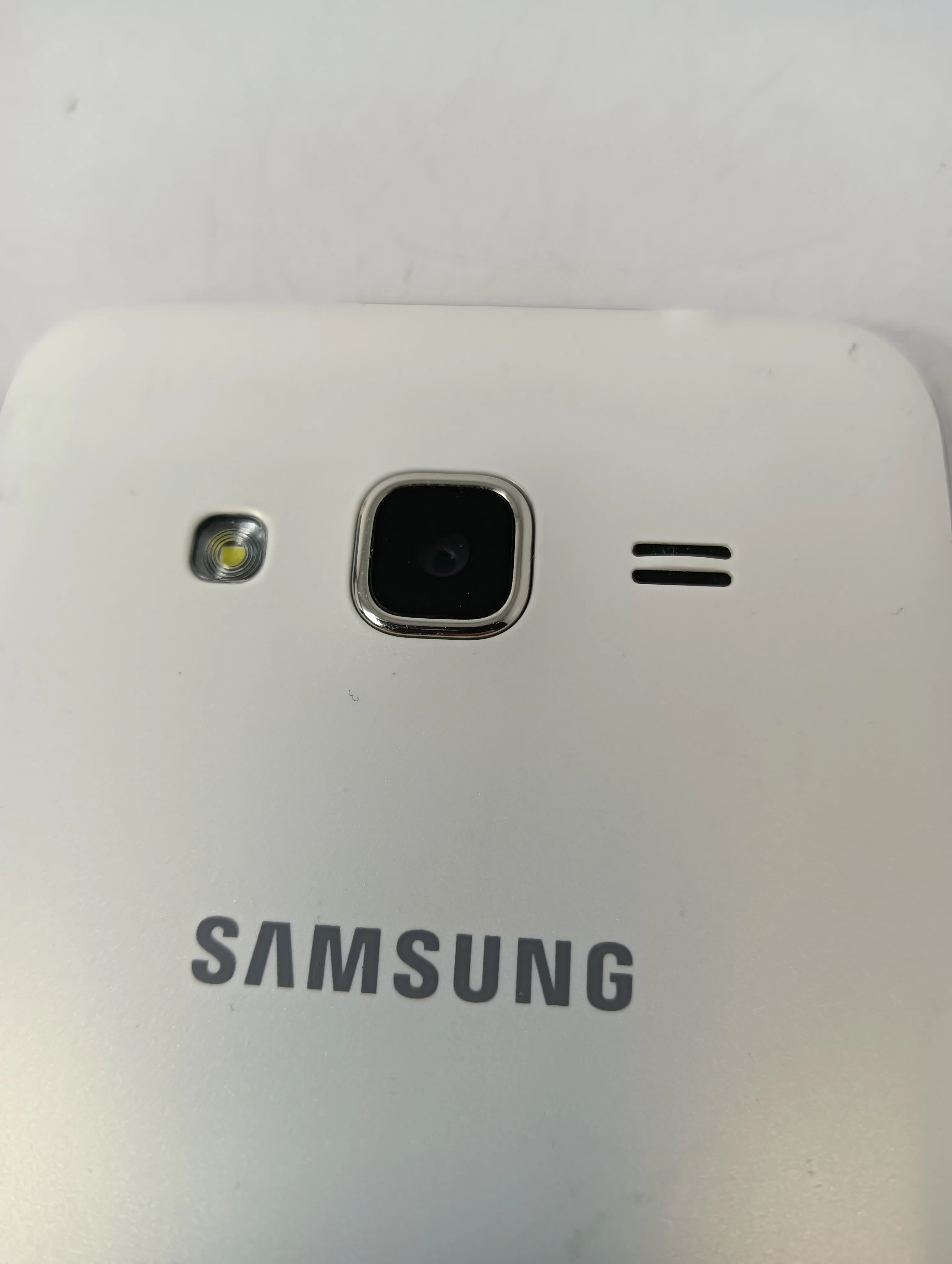 telefon-samsung-galaxy-j3-216-gb-przekatna-ekranu-500