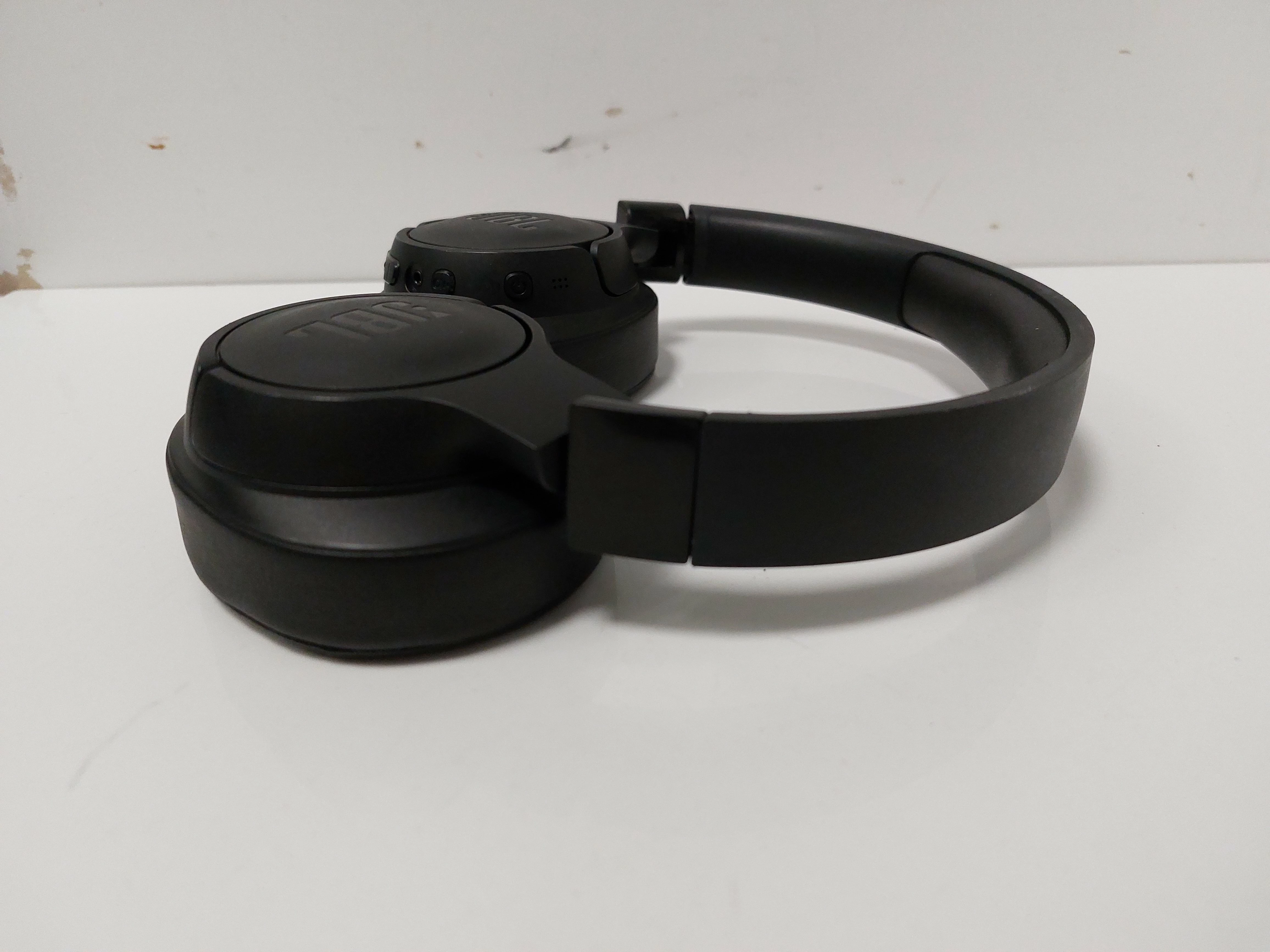 sluchawki-bezprzewodowe-nauszne-jbl-tune-770nc-czarny-stan-11323-2