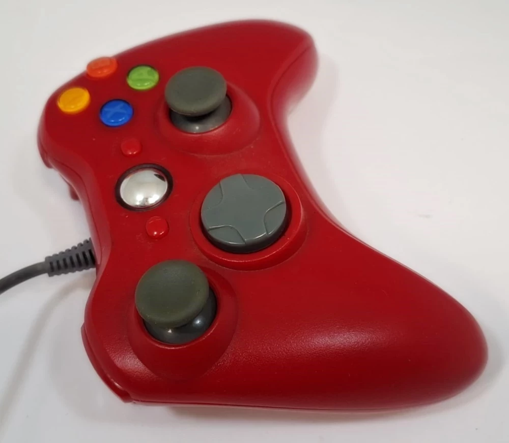 czerwony-pad-przewodowy-do-xbox-360-sposob-podlaczenia-210654-1