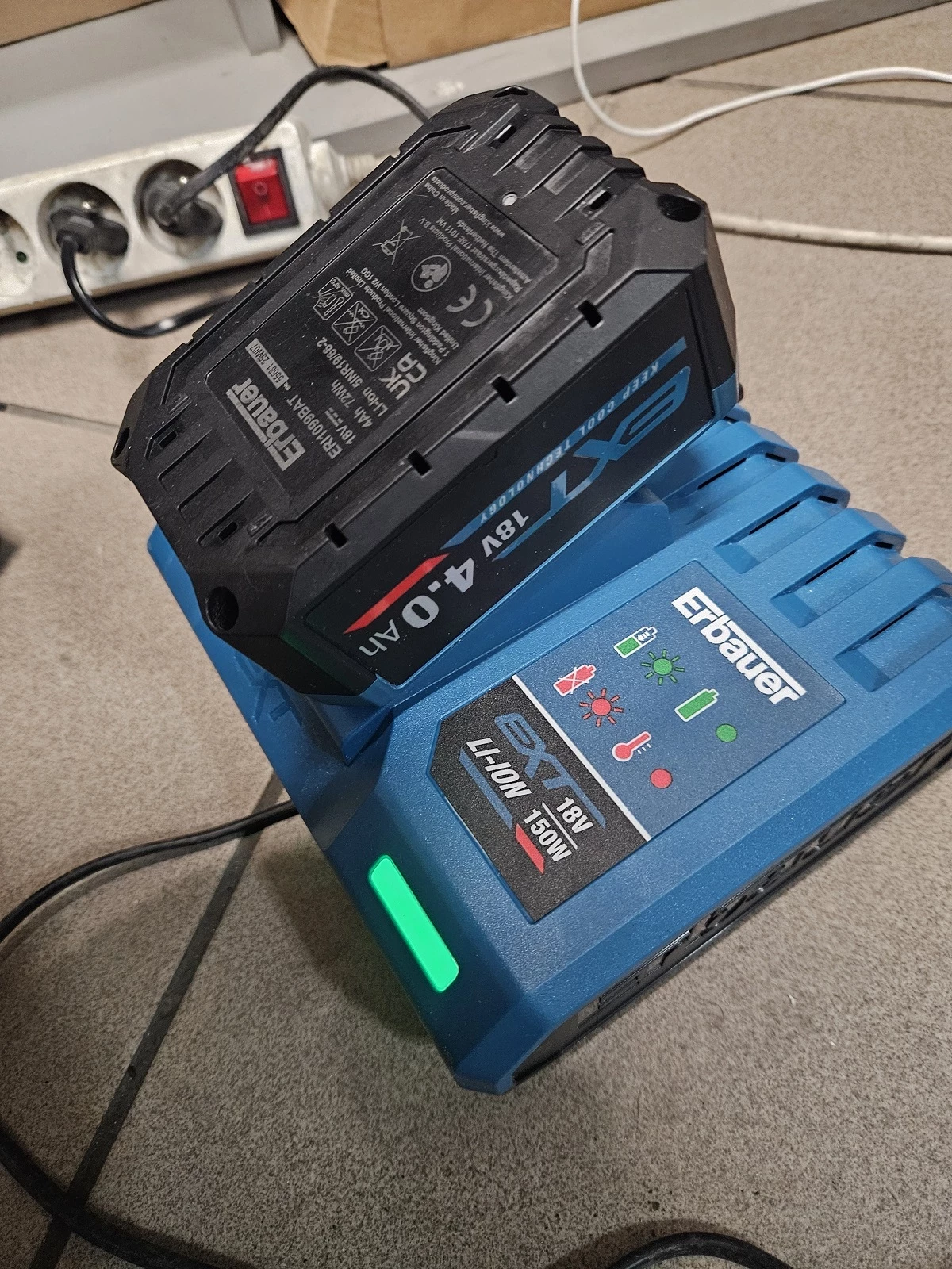 ladowarka-erbauer-erb1101chr-ext-18v-li-ion-stan-11323-2