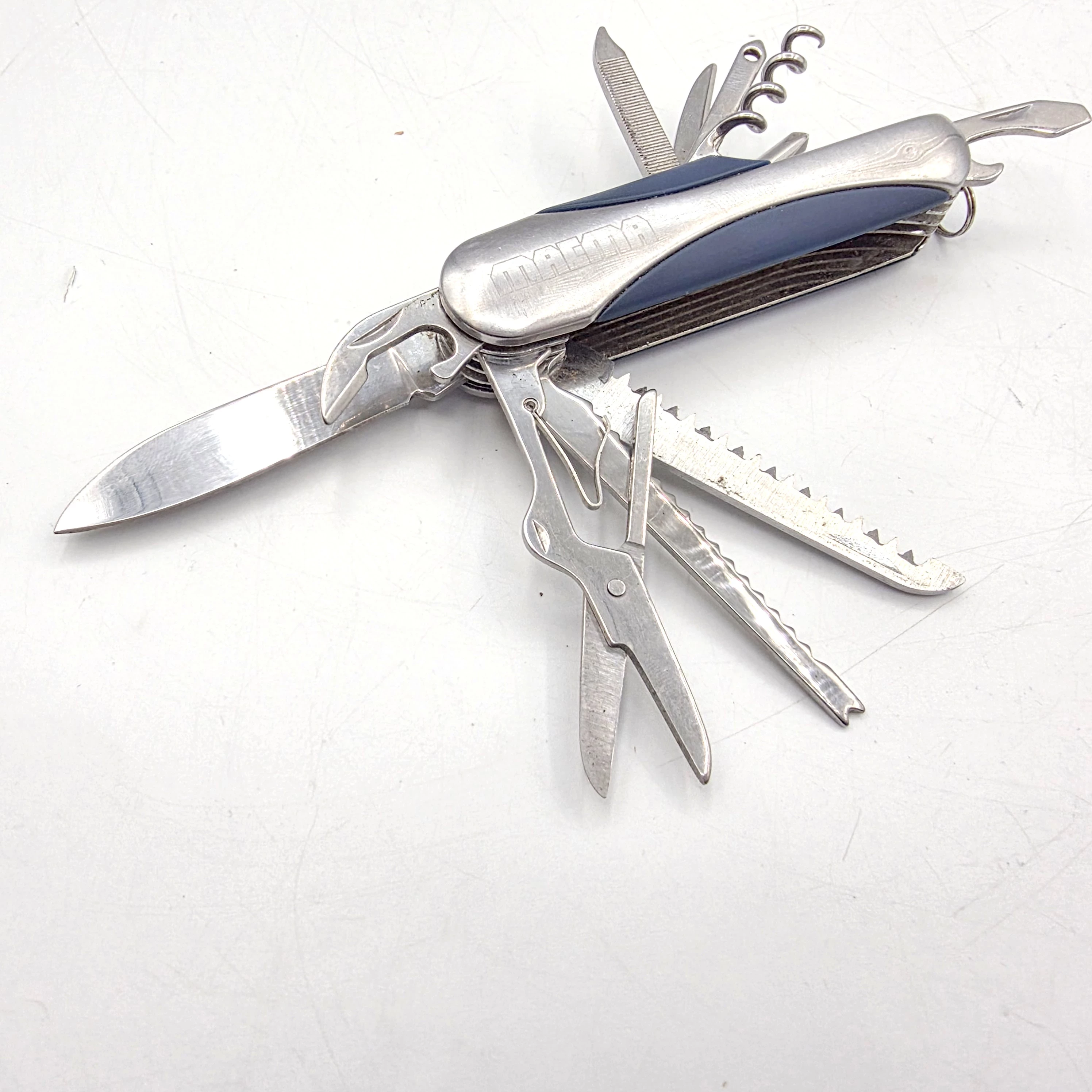 scyzoryk-wielofunkcyjny-multitool-11-funkcji-noz-skladany-3-maja-48-poznan-ska-x