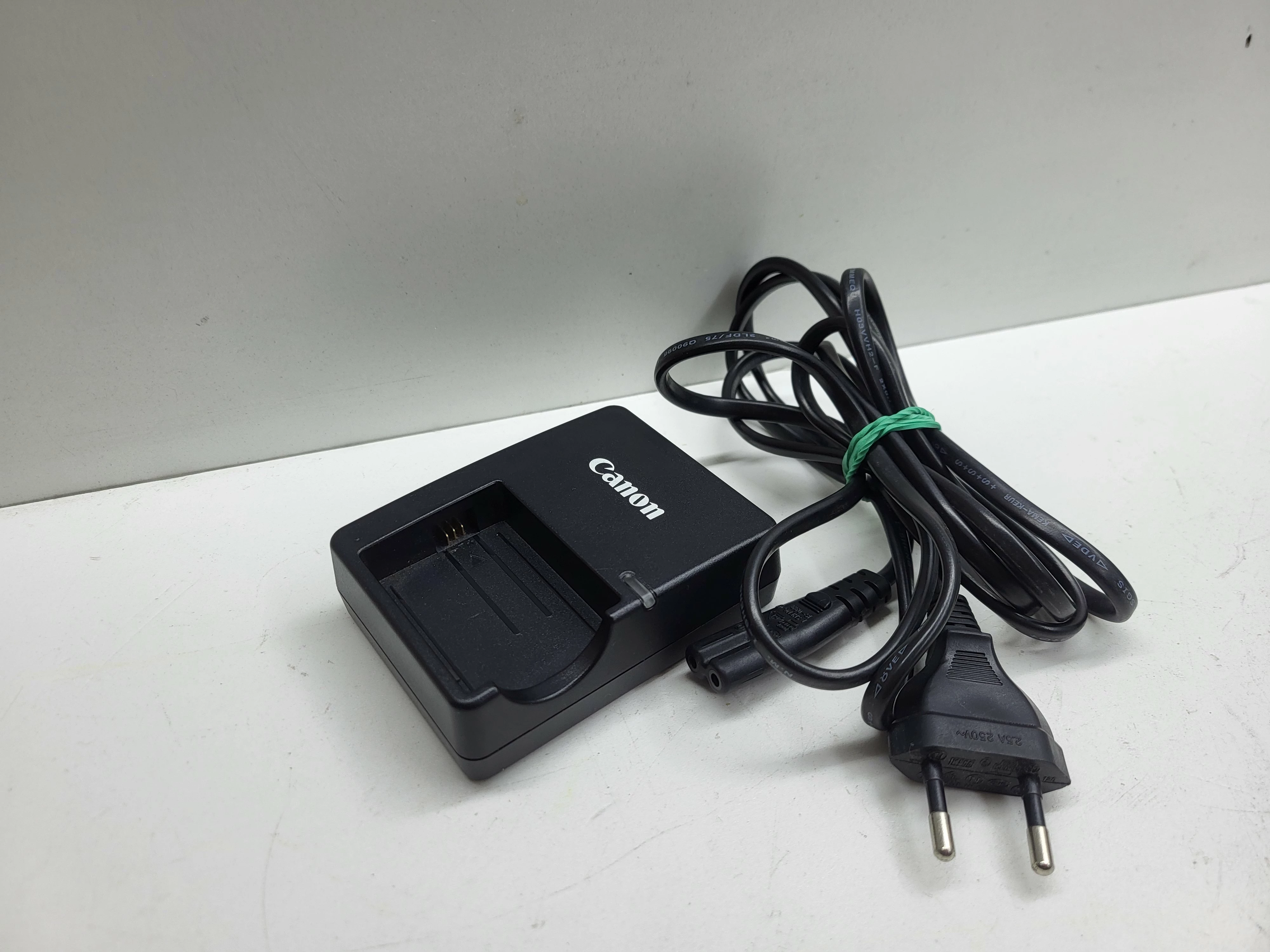 aparat-canon-eos-1000d-w-zestawie-814-1