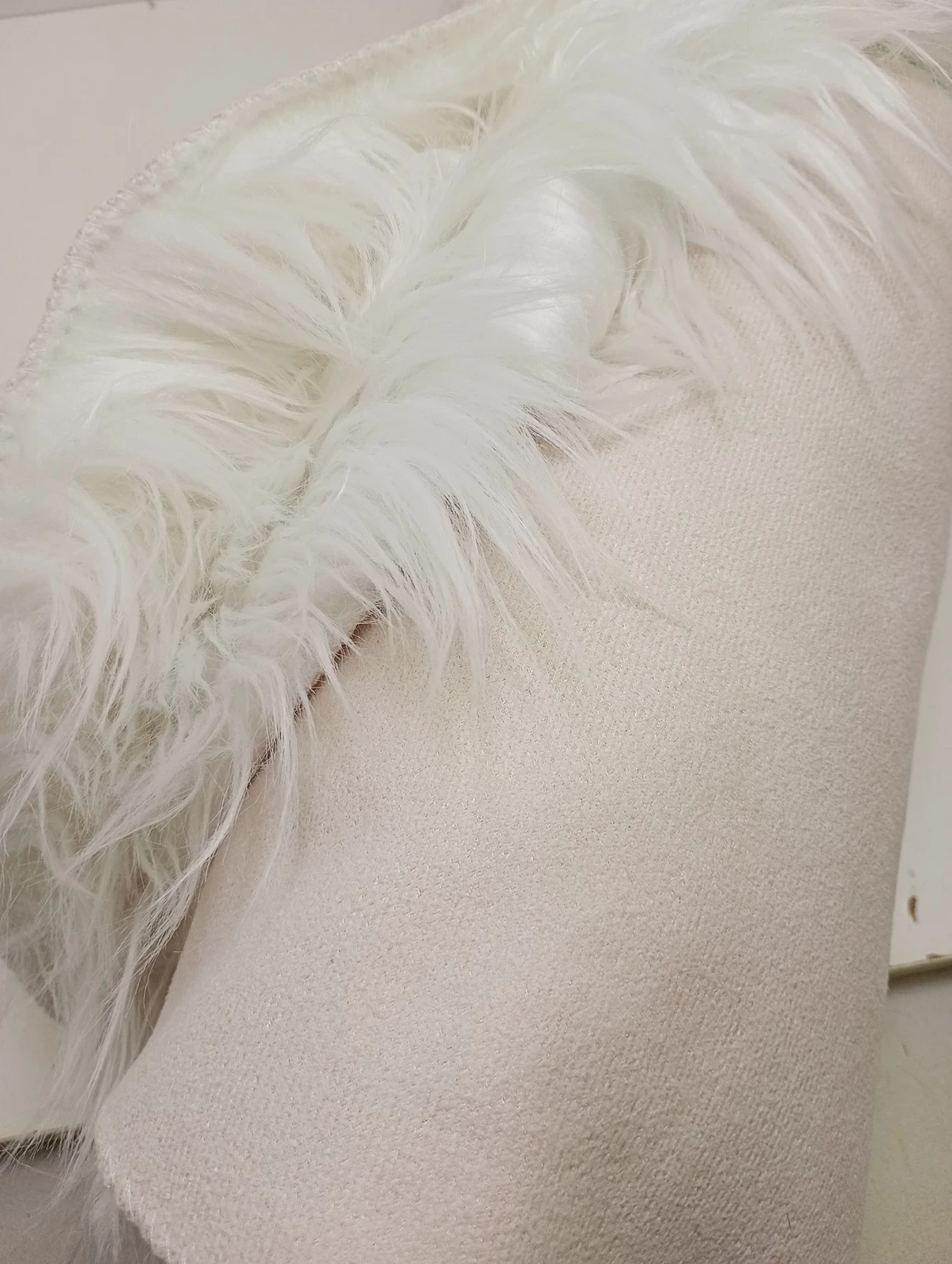 dywan-futerko-biale-sinsay-60x180cm-ean-gtin-5907094659150