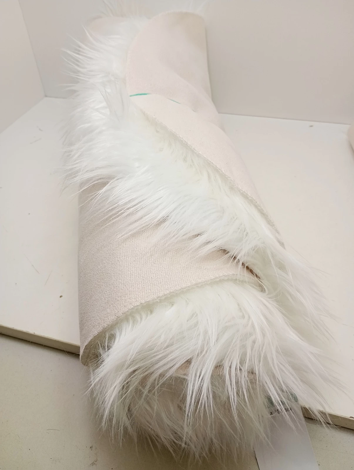 dywan-futerko-biale-sinsay-60x180cm-hubska-82-wroclaw