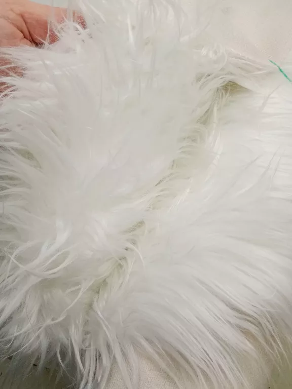 dywan-futerko-biale-sinsay-60x180cm-stan-11323-1