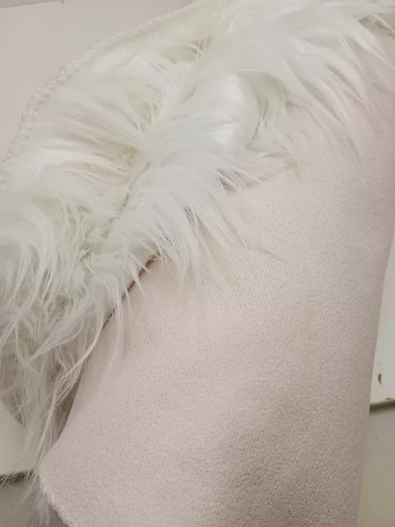 dywan-futerko-biale-sinsay-60x180cm-ean-gtin-5907094659150