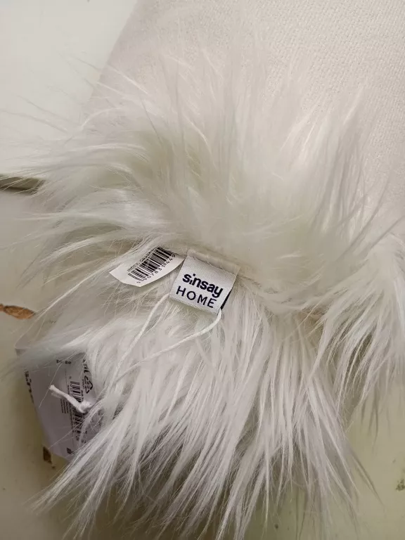 dywan-futerko-biale-sinsay-60x180cm-material-wykonania-11525-281645
