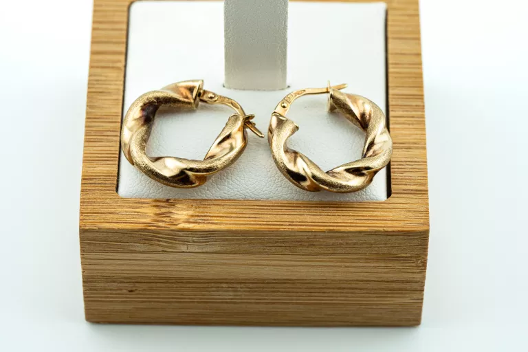 zb519-ciekawe-kolczyki-solidne-krecone-kola-z-zoltego-zlota-375-20mm-plac-3-maja-6-sj-luban-kamp