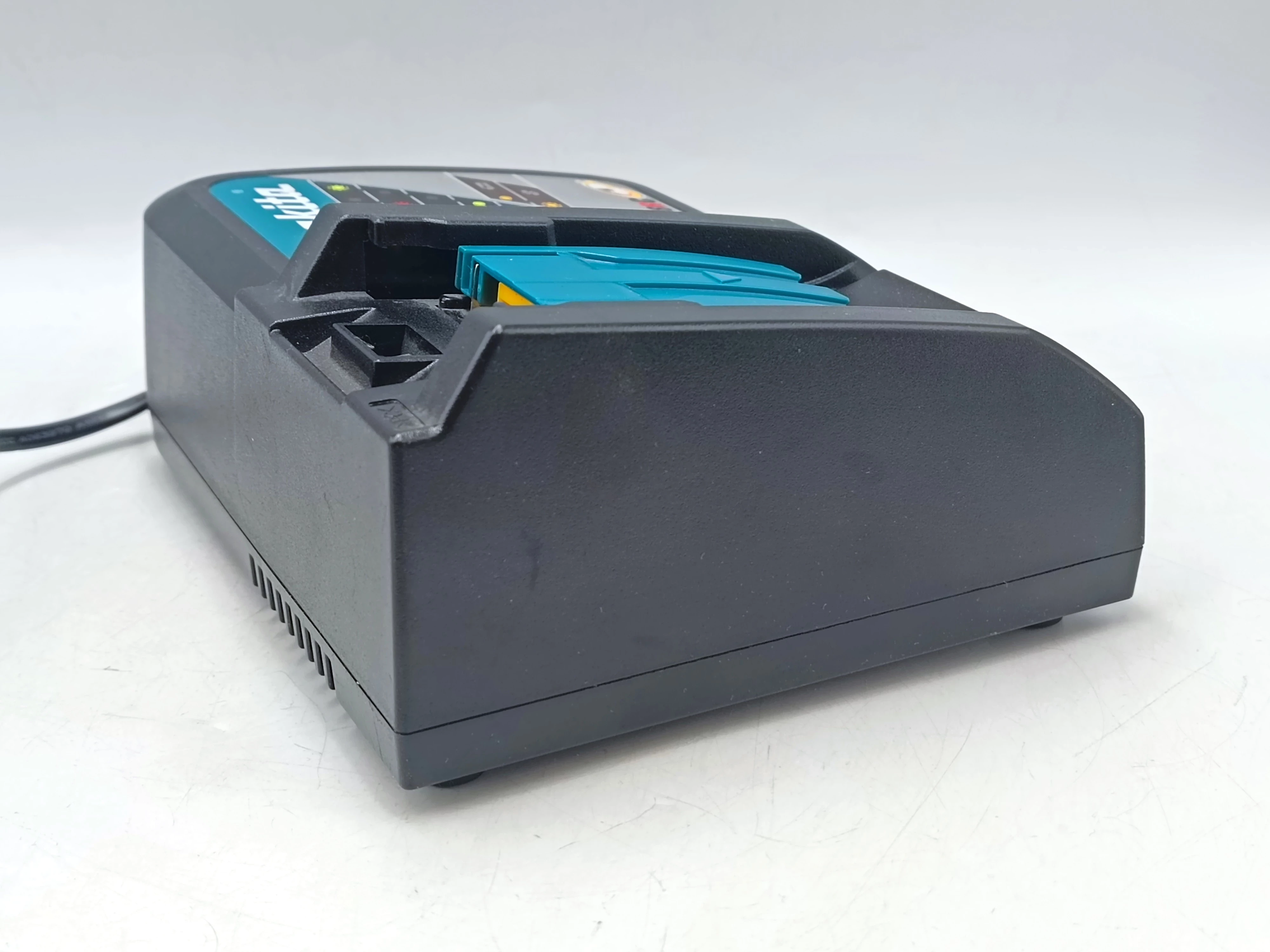 ladowarka-makita-dc18rc-kod-producenta-dc18rc