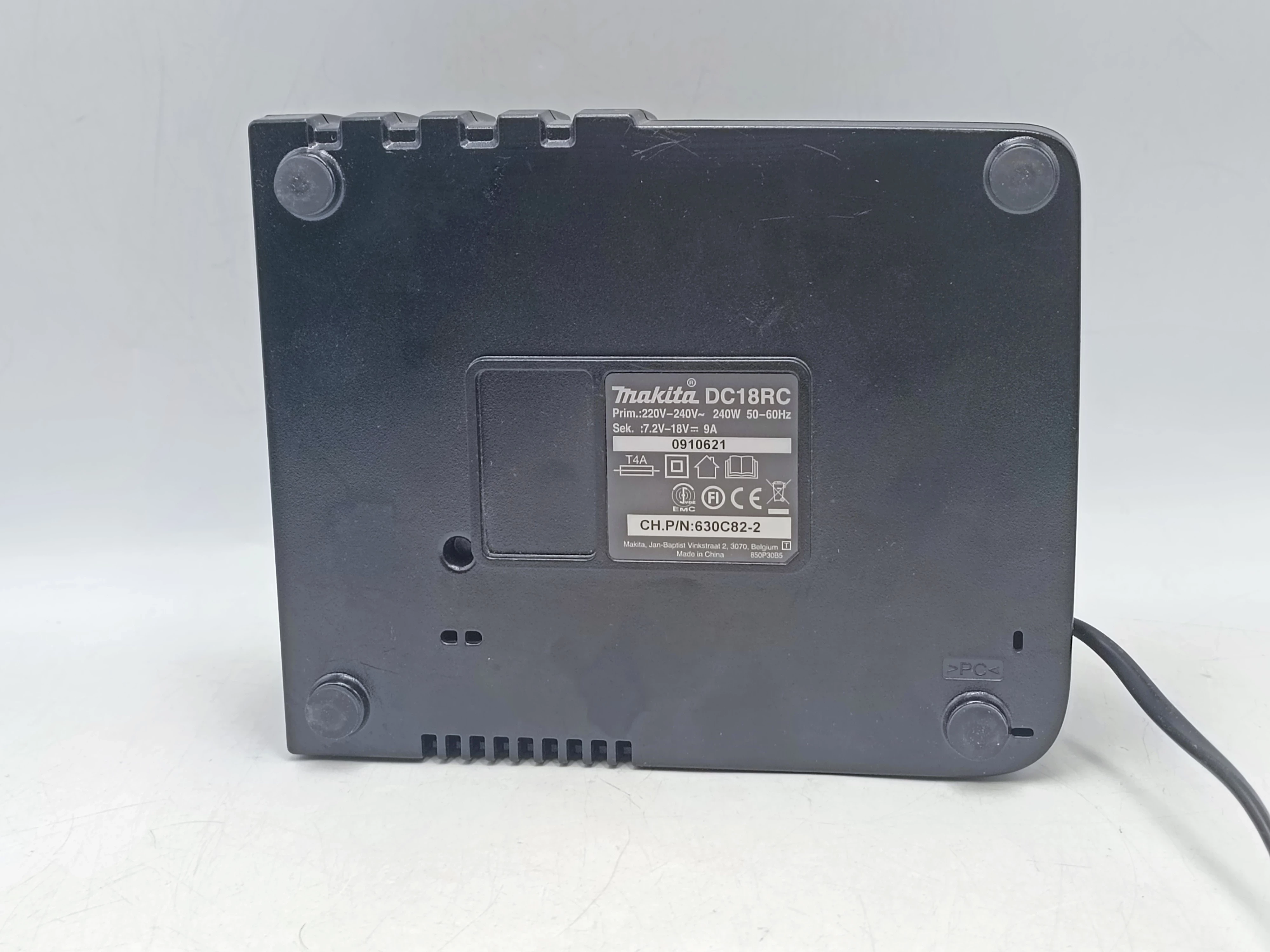 ladowarka-makita-dc18rc-stan-11323-2