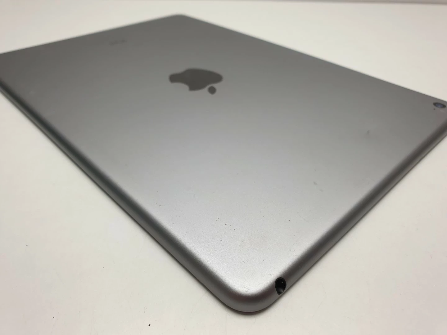 tablet-apple-ipad-air-2-128-gb-przekatna-ekranu-970