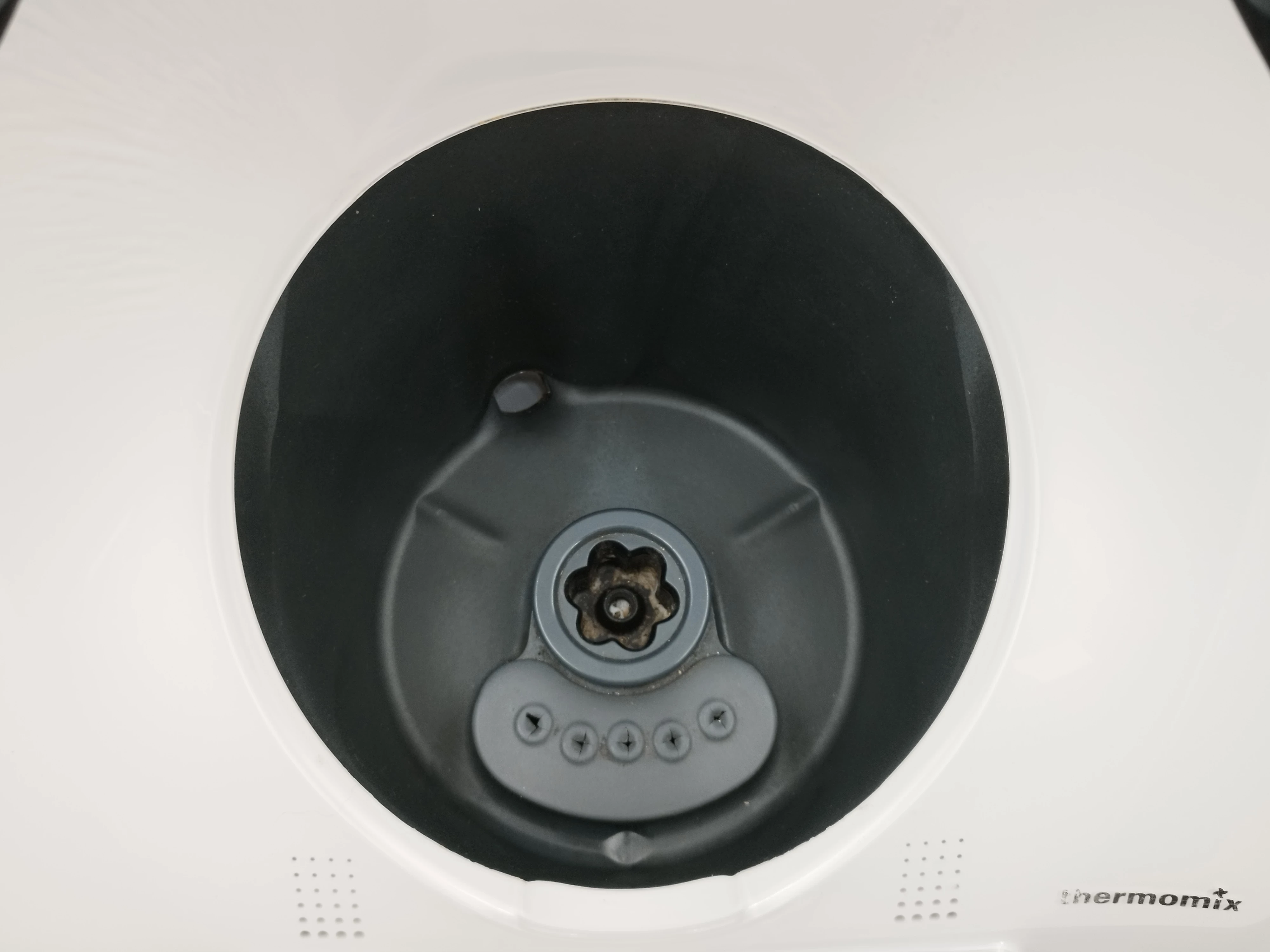 robot-kuchenny-thermomix-tm6-1500w-22l-duzy-zestaw-tryby-pracy-206766-2