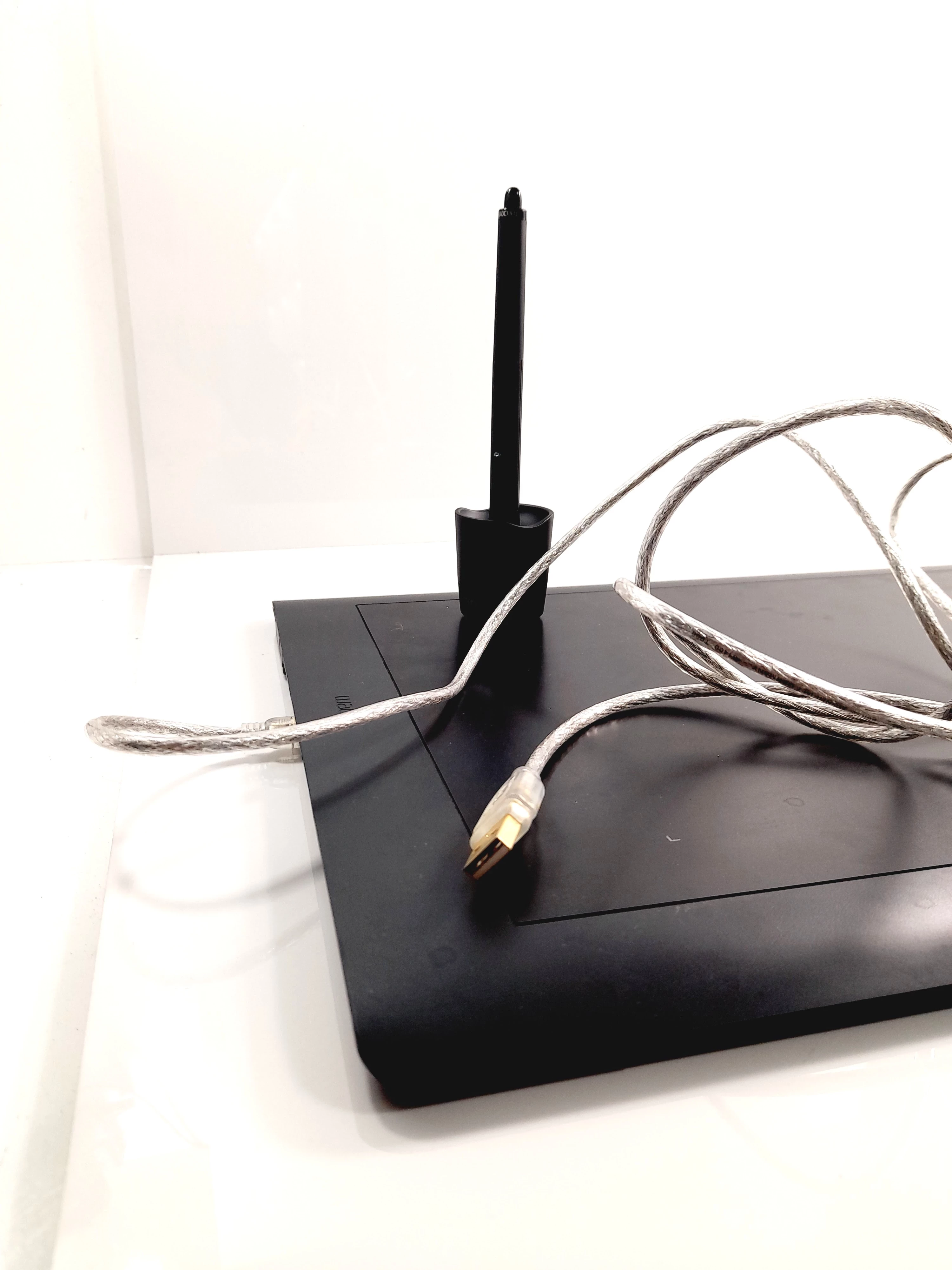 tablet-graficzny-piorkowy-wacom-intuos-pth-851-ean-gtin-4949268618243