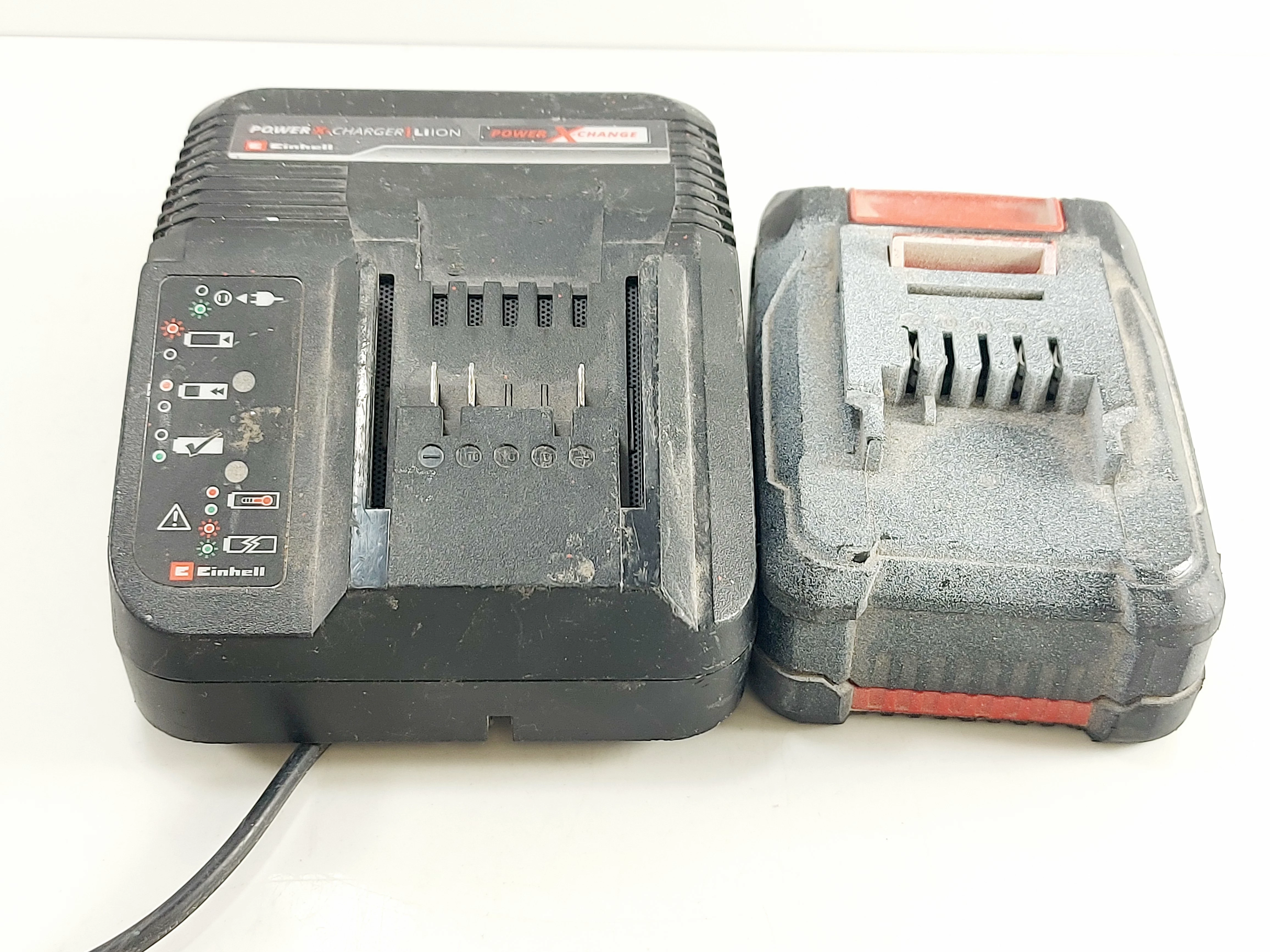 ladowarka-do-akumulatorow-einhell-power-x-charger-3a-18v-wraz-z-bateria-stan-11323-2