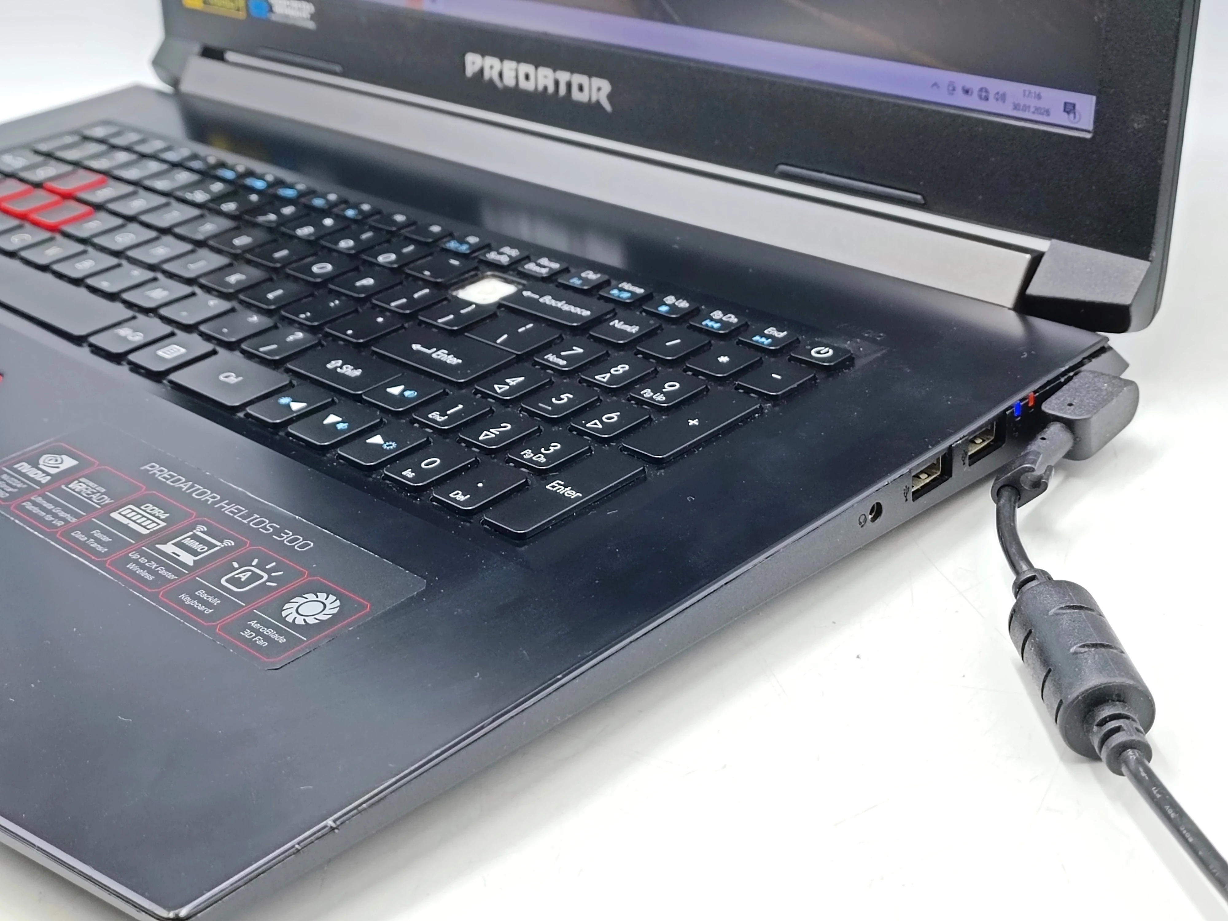 acer-predator-helios-300-i5-8300h-16gb-256gb-gtx-1060-kod-producenta-g3-572-57km