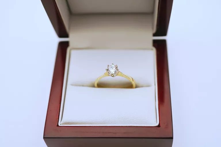 piekny-zloty-pierscionek-333-219g-r17-cyrkonia-material-15835-2