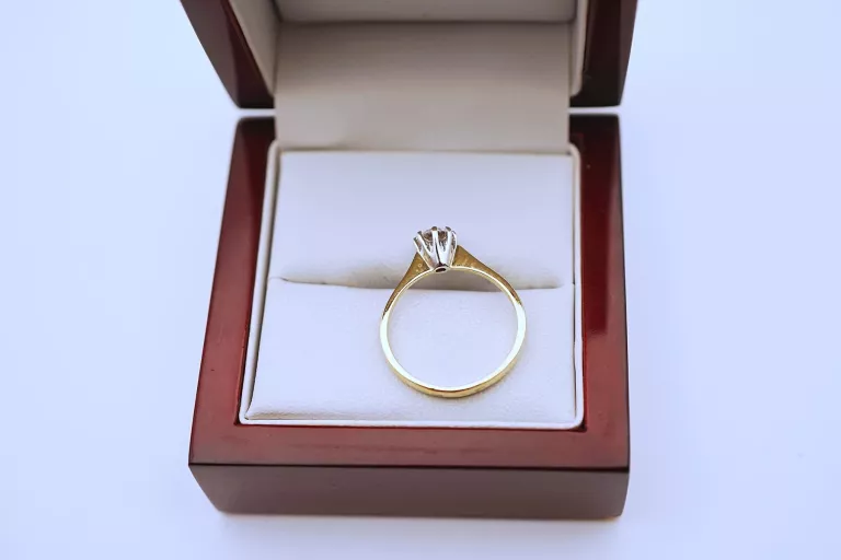 piekny-zloty-pierscionek-333-219g-r17-cyrkonia-kamien-17088-128