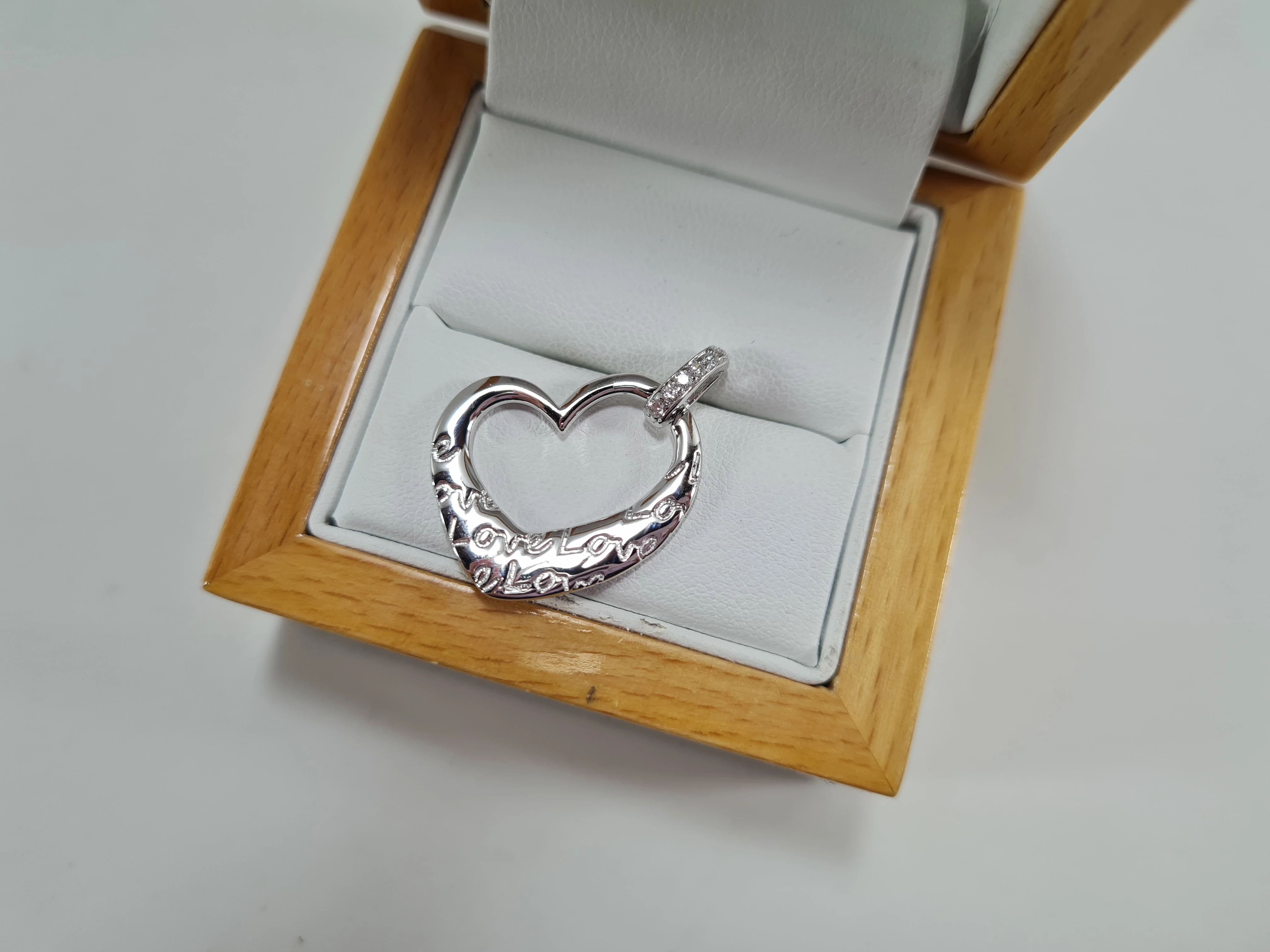 zawieszka-stal-serce-z-napisem-love-gooix-90202444-93100-dabrowskiego-493-poznan-ska-x