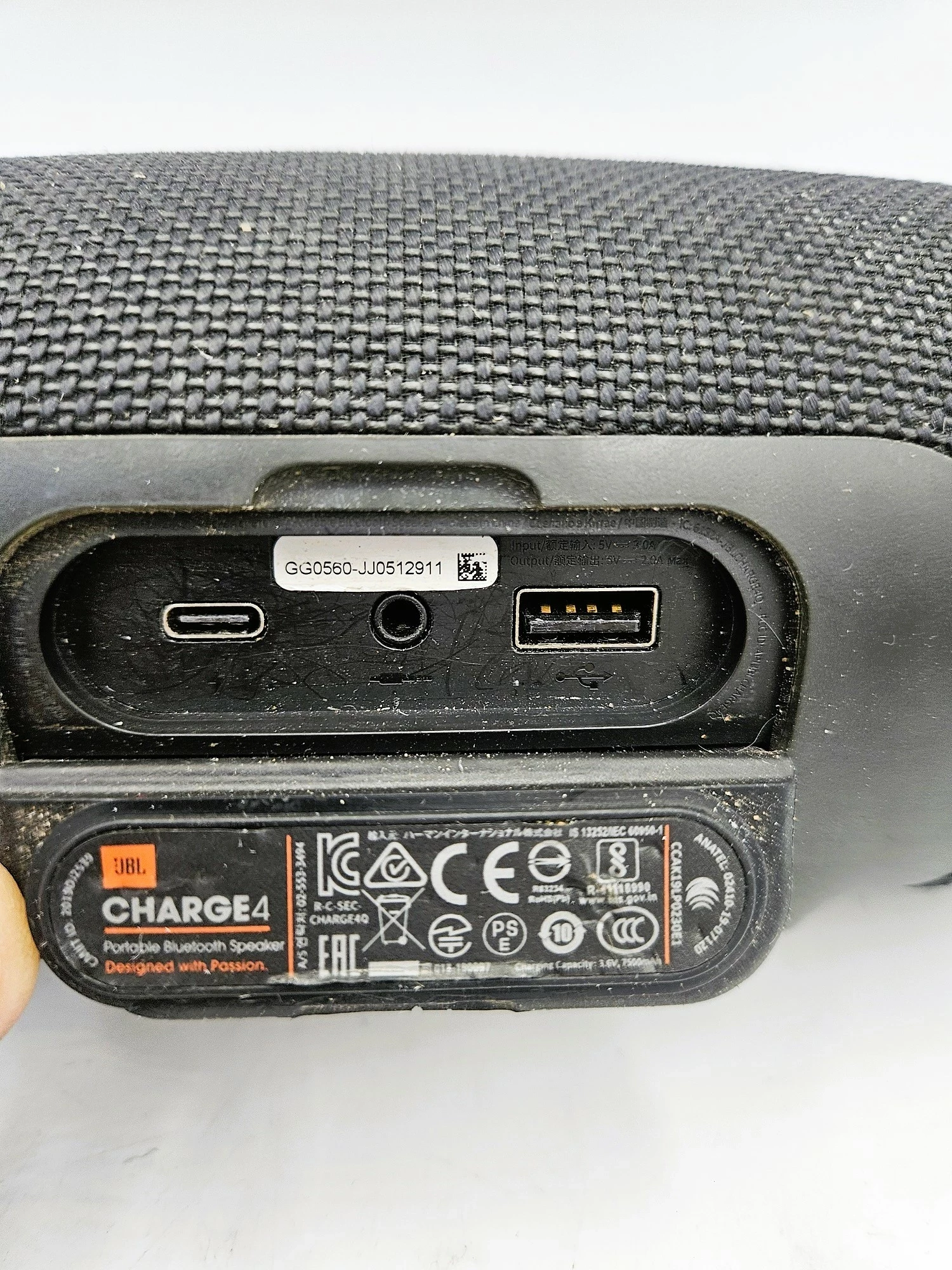 glosnik-jbl-charge-4-czarny-zasilanie-209202-1769478