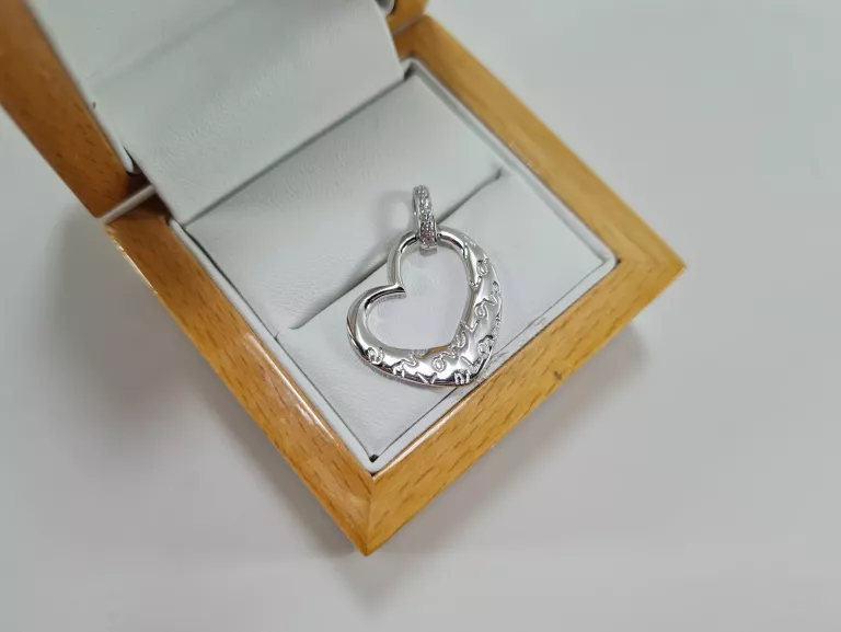 zawieszka-stal-serce-z-napisem-love-gooix-90202444-93100-ean-gtin-5906700234101