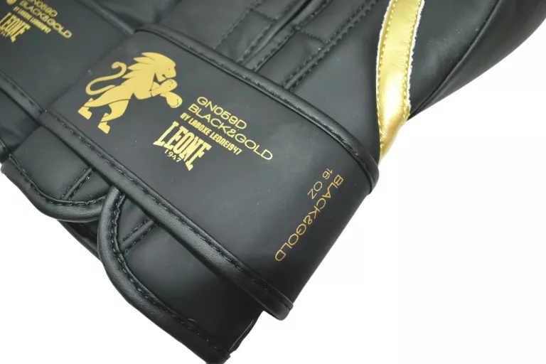 rekawice-bokserskie-leone-16oz-gn059d-czarne-model-blackwhite