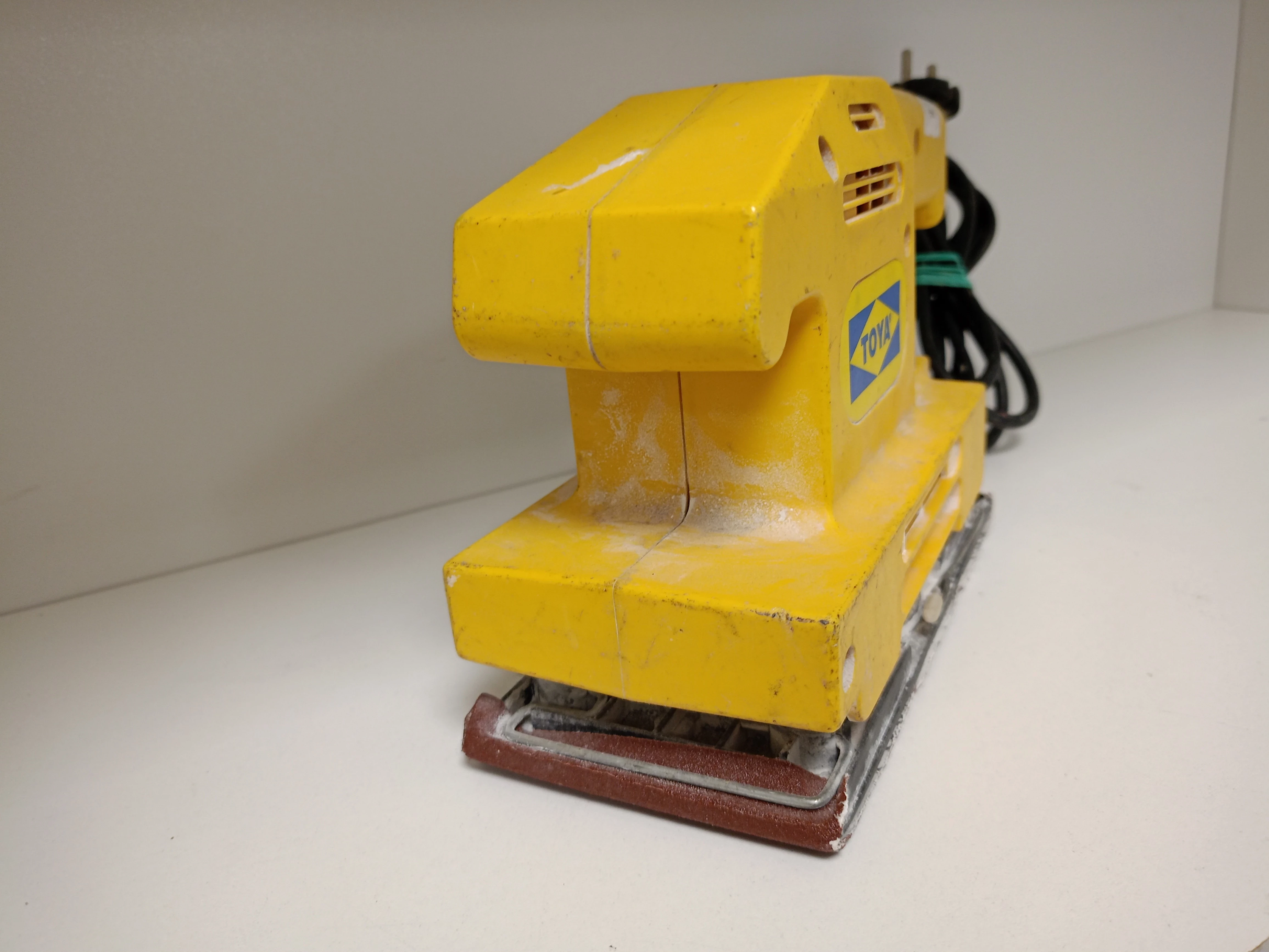 szlifierka-oscylacyjna-sieciowe-toya-135-w-230-v-stan-11323-2