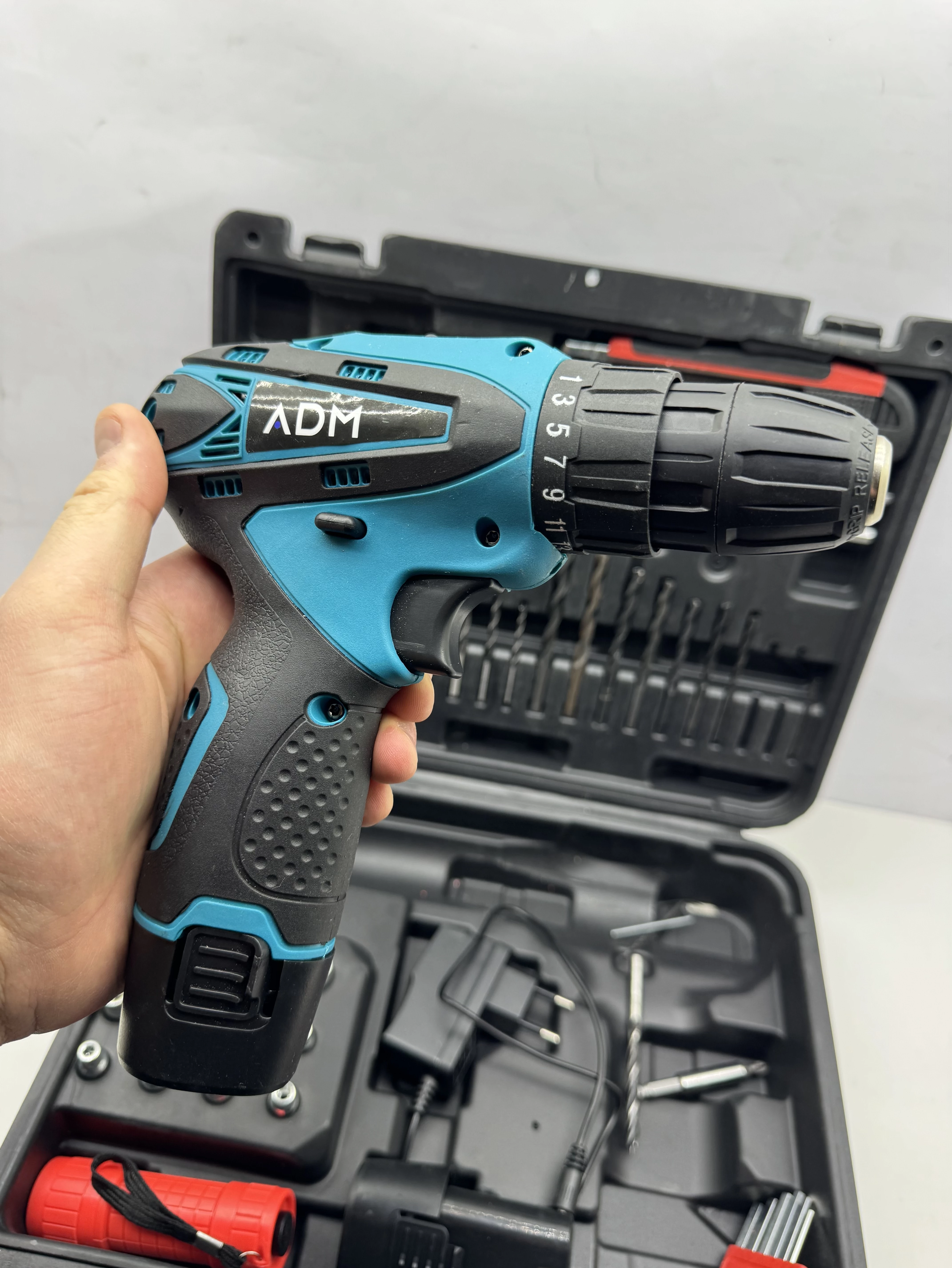 wkretarka-akumulatorowa-36v-2akumulator-2-biegi-led-walizka-zestaw-77-el-rodzaj-silnika-204657-221321