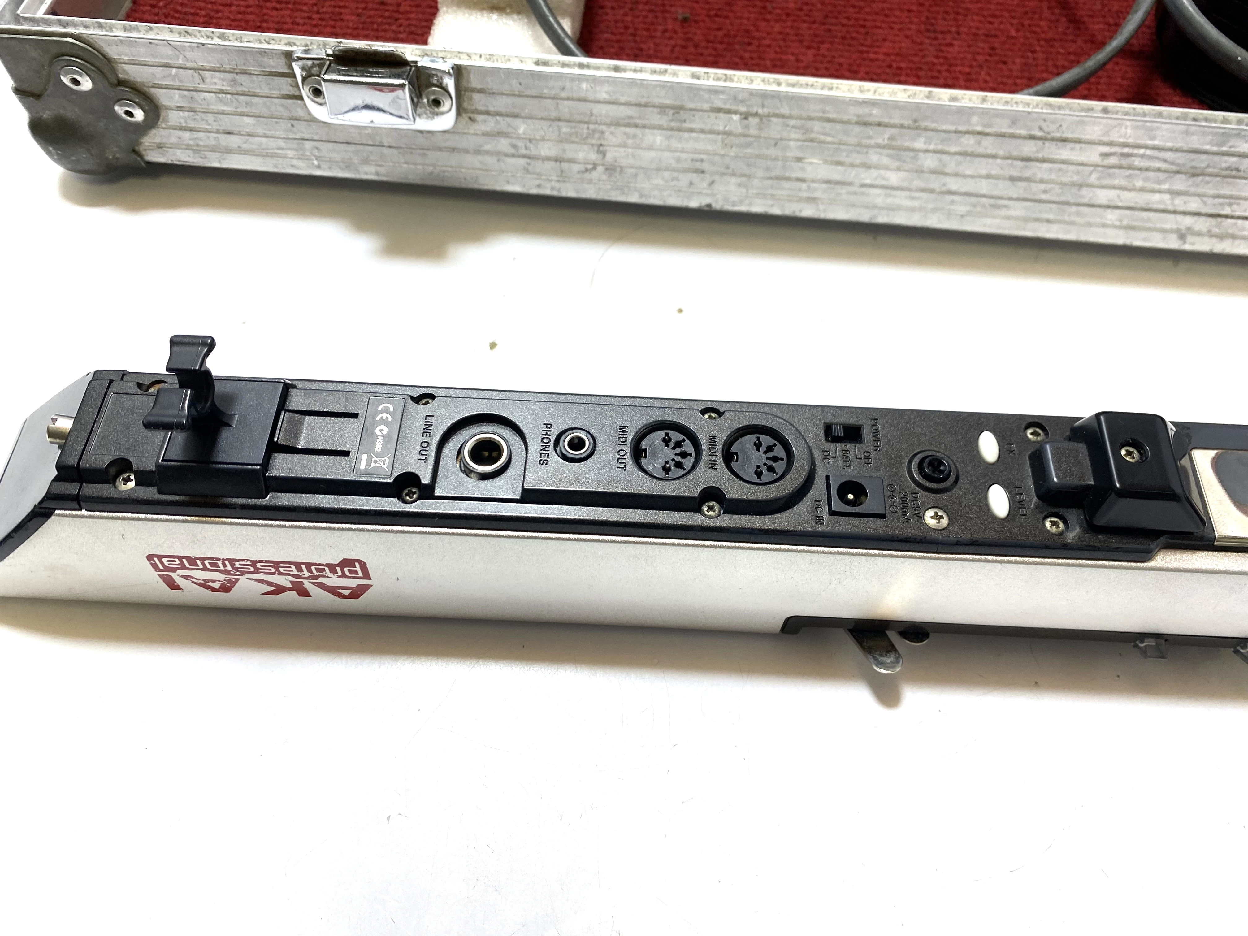 akai-ewi-4000s-saksofon-elektroniczny-z-modulem-brzmieniowym-marka-248811-1943985