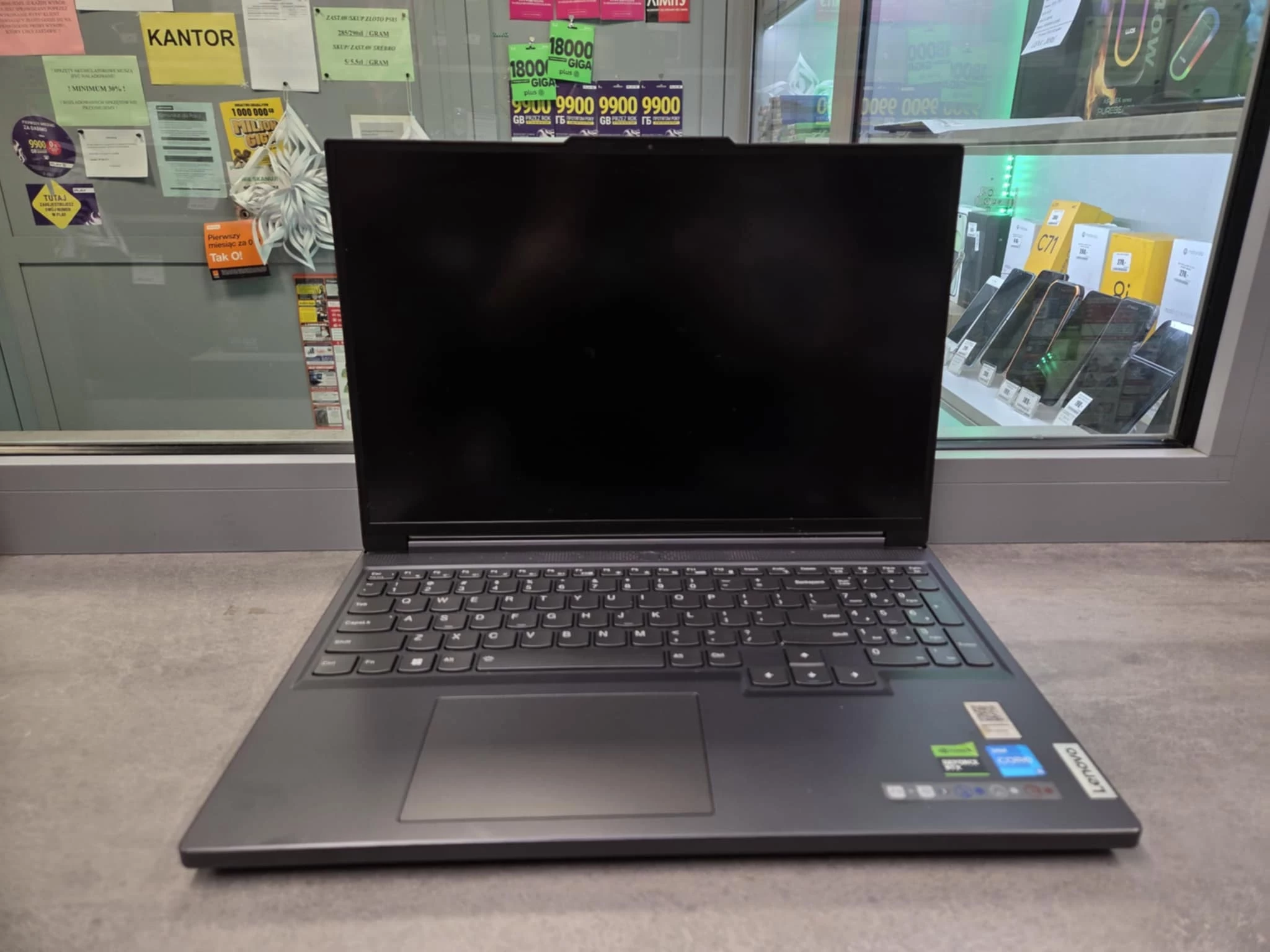 laptop-lenovo-legion-slim-5-16irh8-przekatna-ekranu-1600