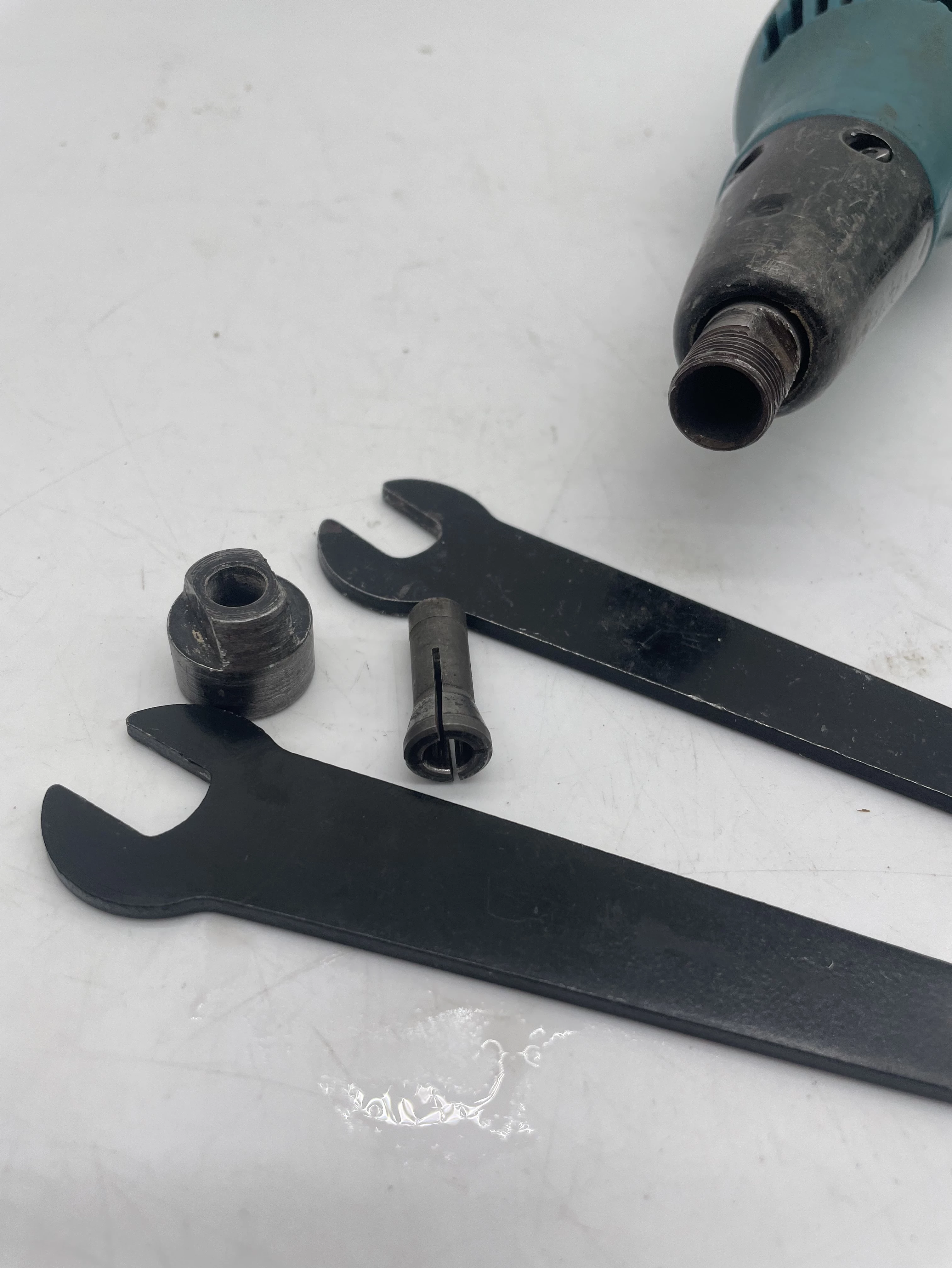 szlifierka-wielofunkcyjna-sieciowe-makita-gd0603-240-w-230-v-ean-gtin-088381801089