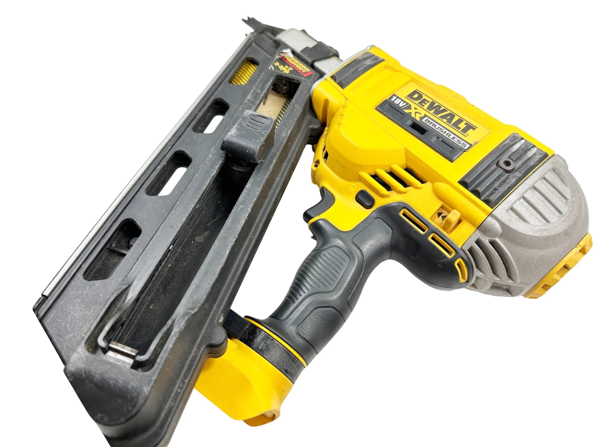 gwozdziarka-do-wykonczen-dewalt-dcn695p2-18v-50-90mm-zasilanie-209202-1769478