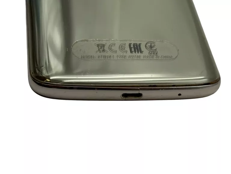 smartfon-motorola-moto-e5-plus-332gb-6-zloty-xt1924-12-przekatna-ekranu-520