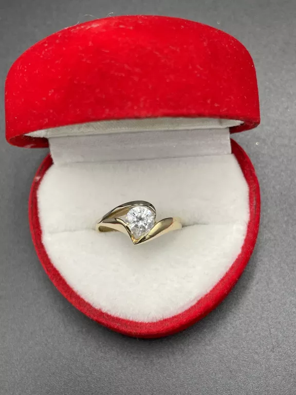 zloty-pierscionek-proby-585-z-cyrkonia-paderewskiego-47-kielce