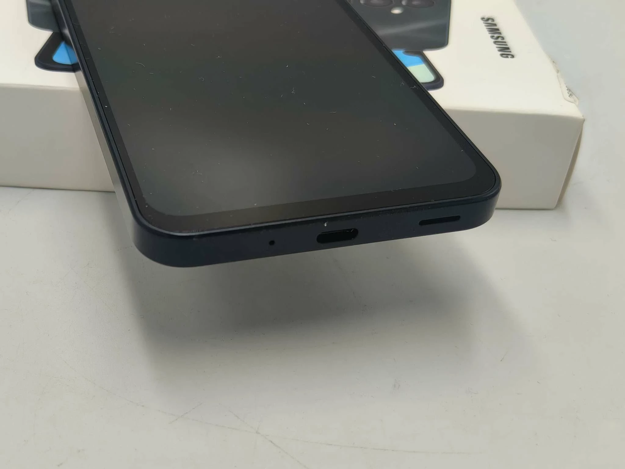 telefon-samsung-galaxy-a16-5g-1284gb-pudelko-wbudowana-pamiec-202869-214189