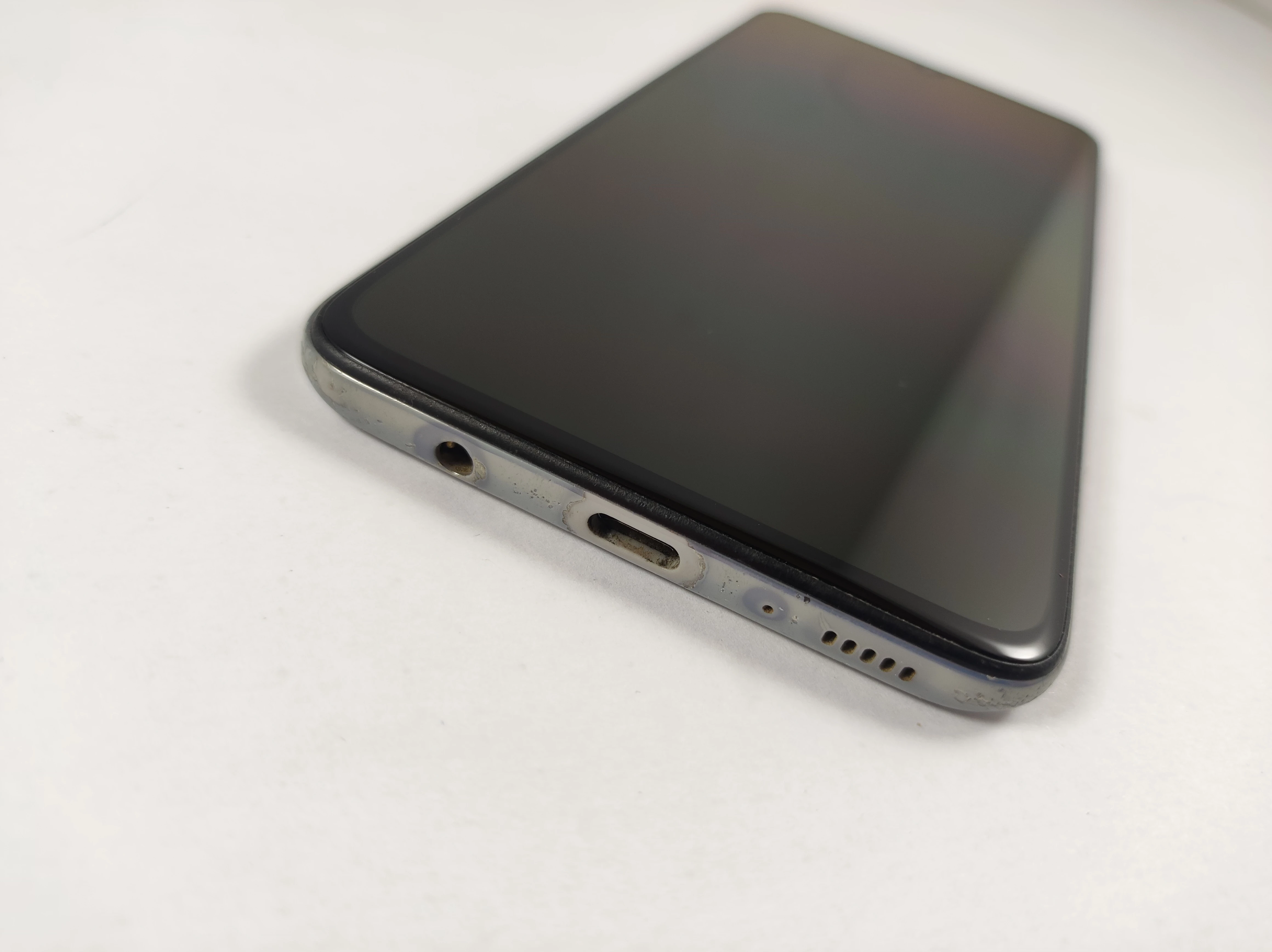 samsung-galaxy-a70-128gb-pudelko-przekatna-ekranu-670