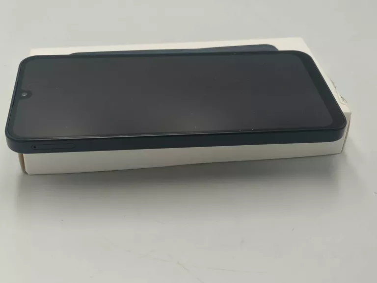 telefon-samsung-galaxy-a16-5g-1284gb-pudelko-przekatna-ekranu-670