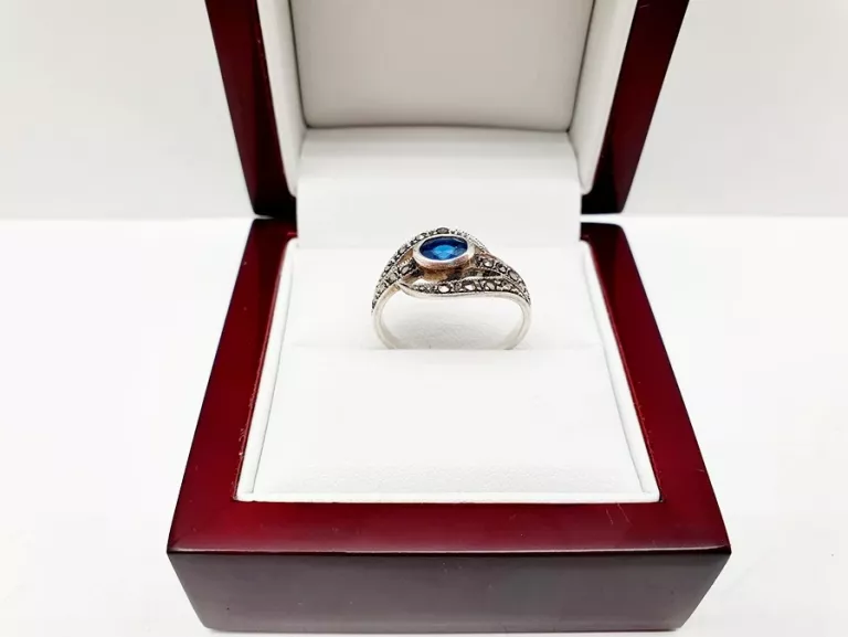 cudny-delikatny-srebrny-pierscionek-z-granatowym-oczkiem-p925-282g-r16-stan-11323-2