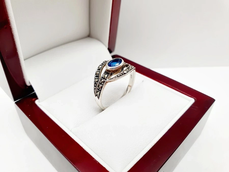 cudny-delikatny-srebrny-pierscionek-z-granatowym-oczkiem-p925-282g-r16-kamien-17088-128