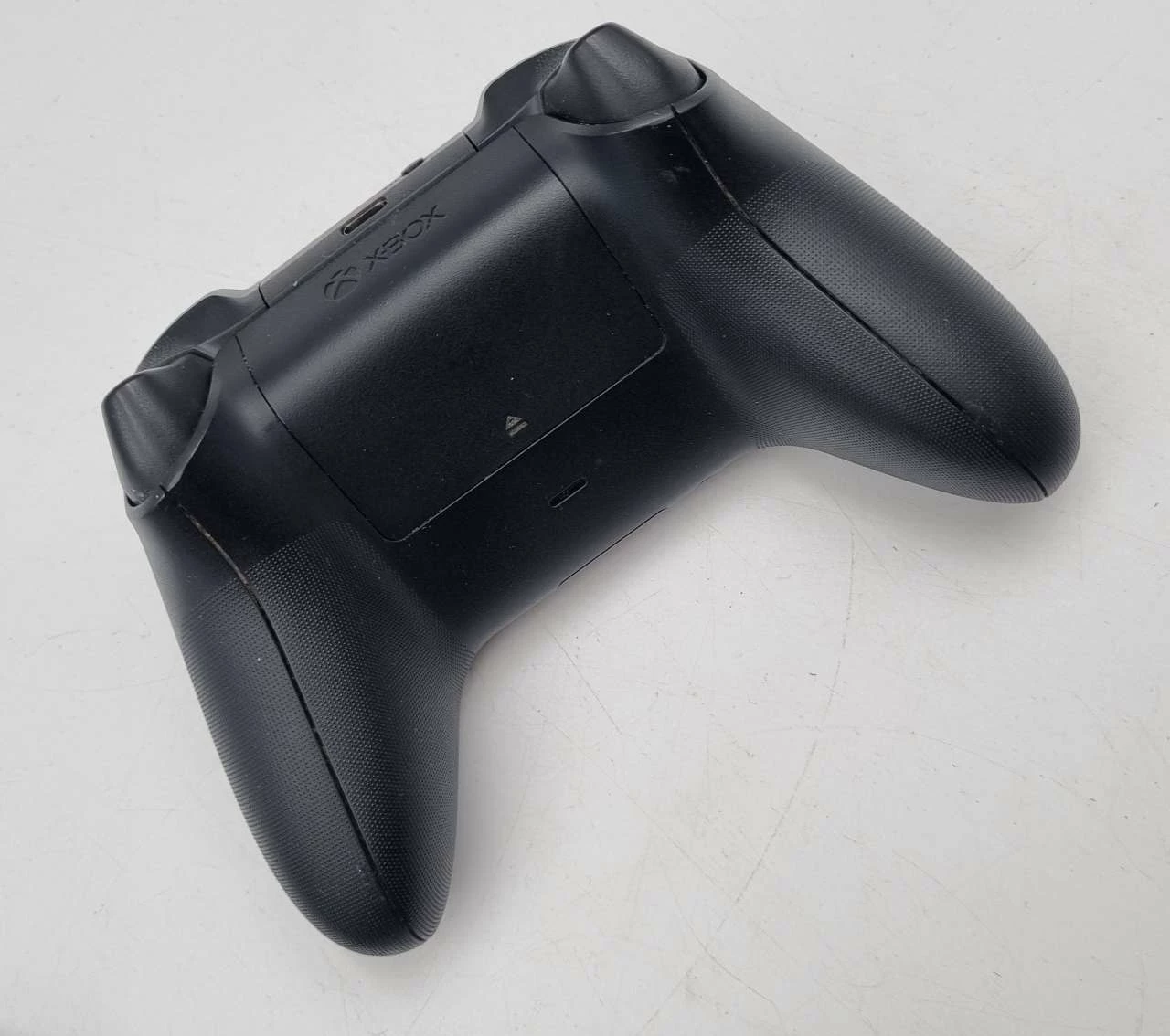 konsola-xbox-one-s-1tb-model-1681-kpl-wersja-konsoli-130591-2