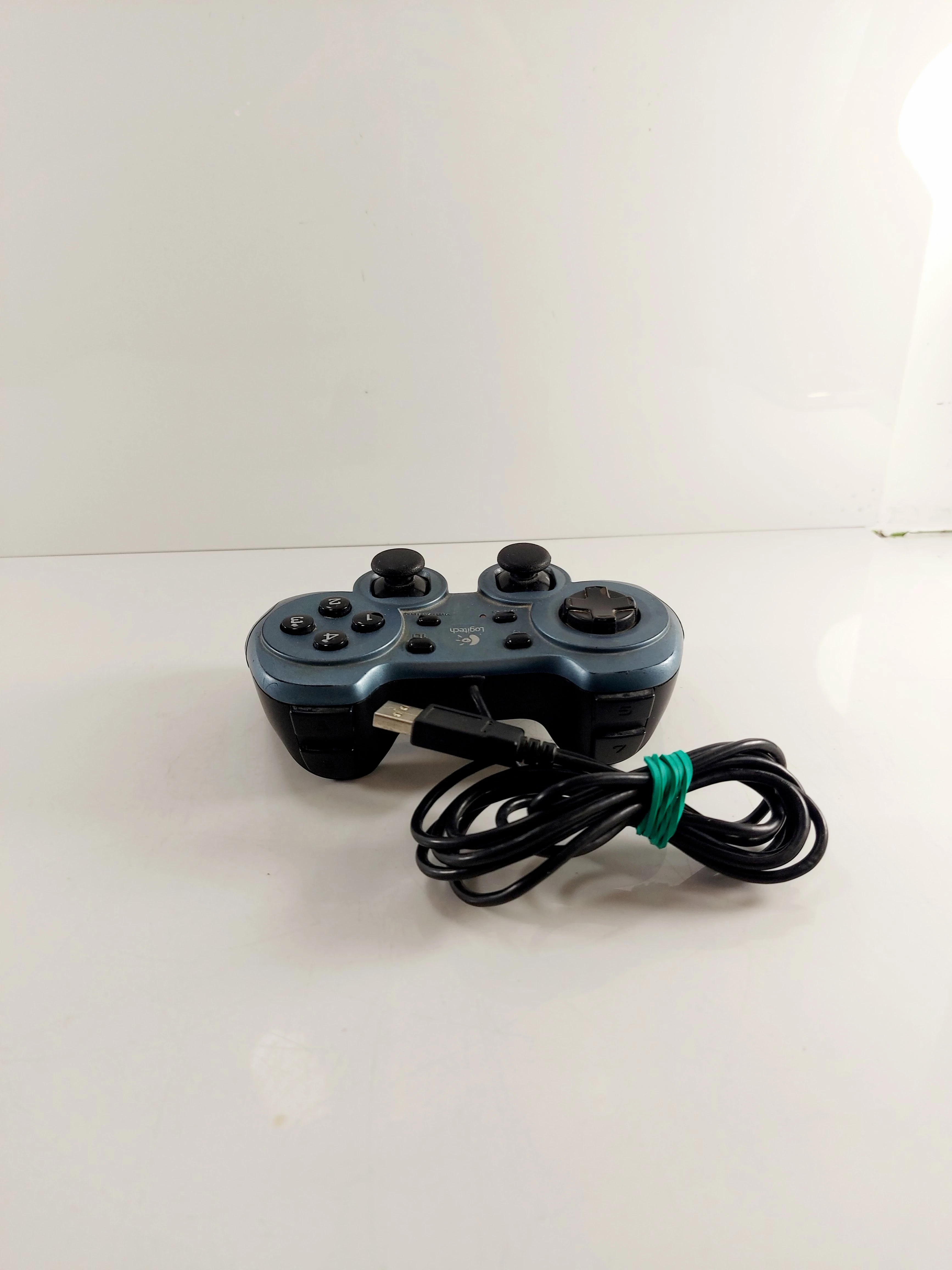 pad-przewodowy-logitech-rumblepad-2-stan-11323-2