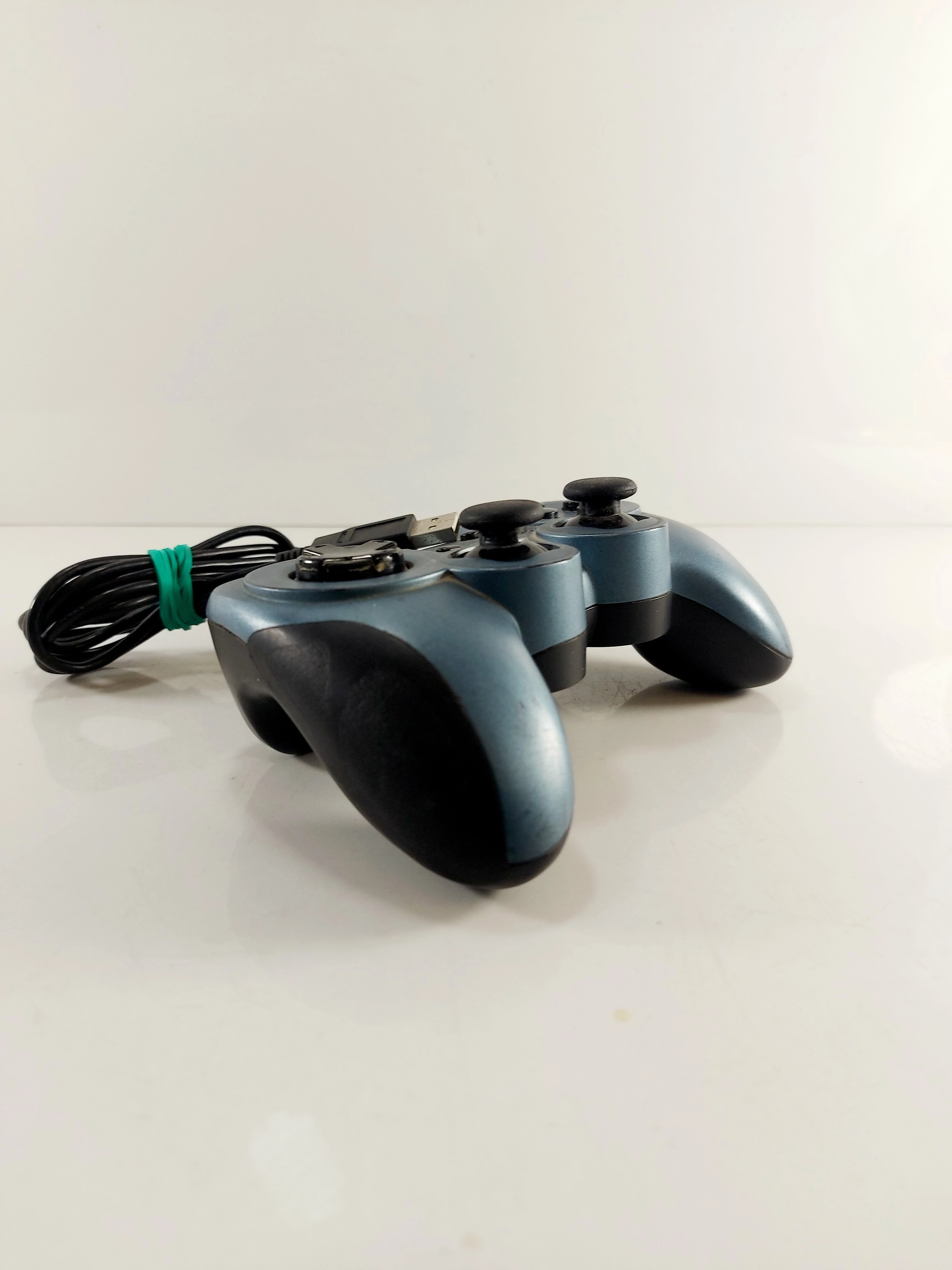 pad-przewodowy-logitech-rumblepad-2-kompatybilne-platformy-210650-1