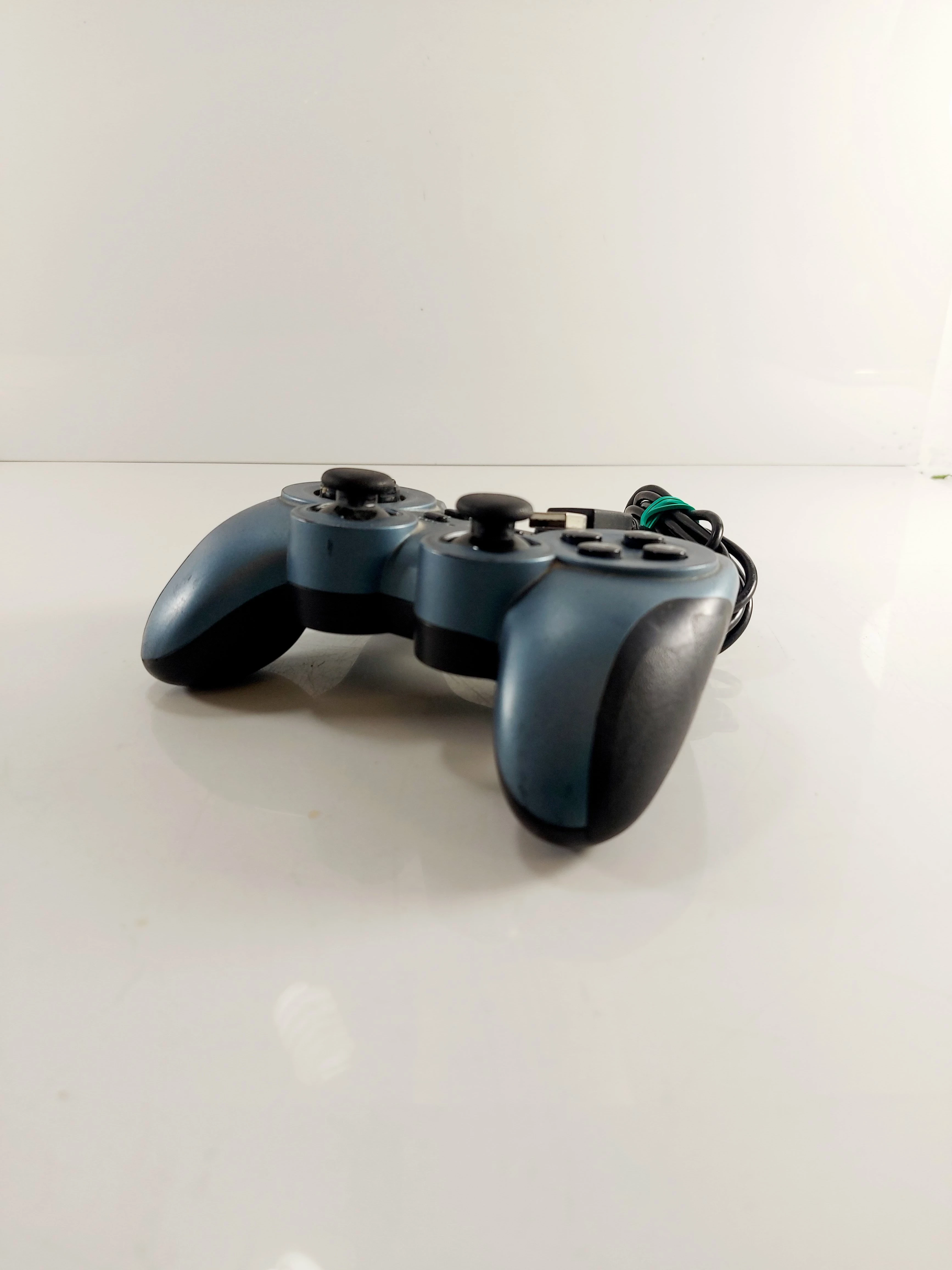 pad-przewodowy-logitech-rumblepad-2-marka-248811-1142682