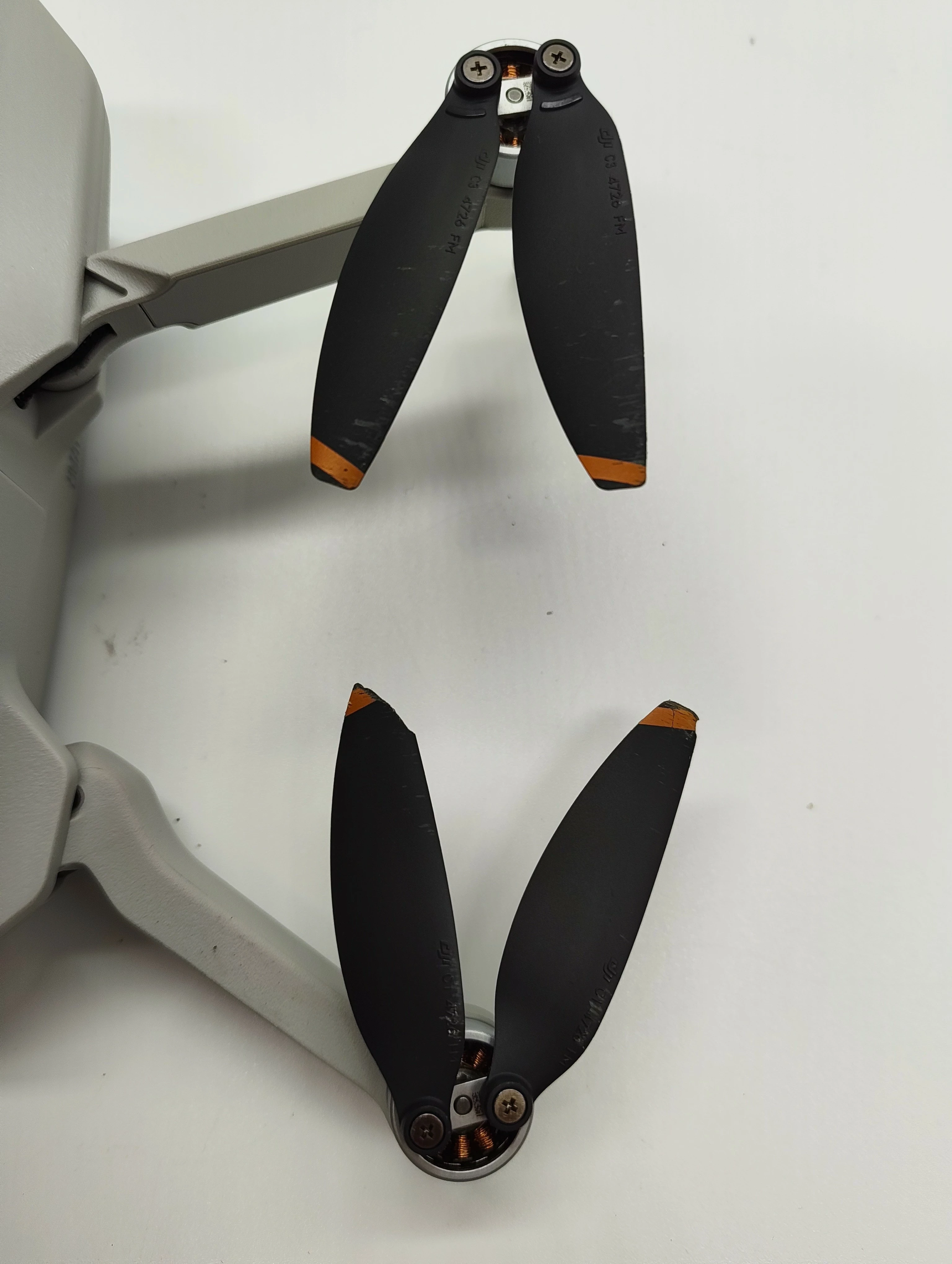 dron-dji-mini-2-se-akumulatory-torba-kamera-129405-1