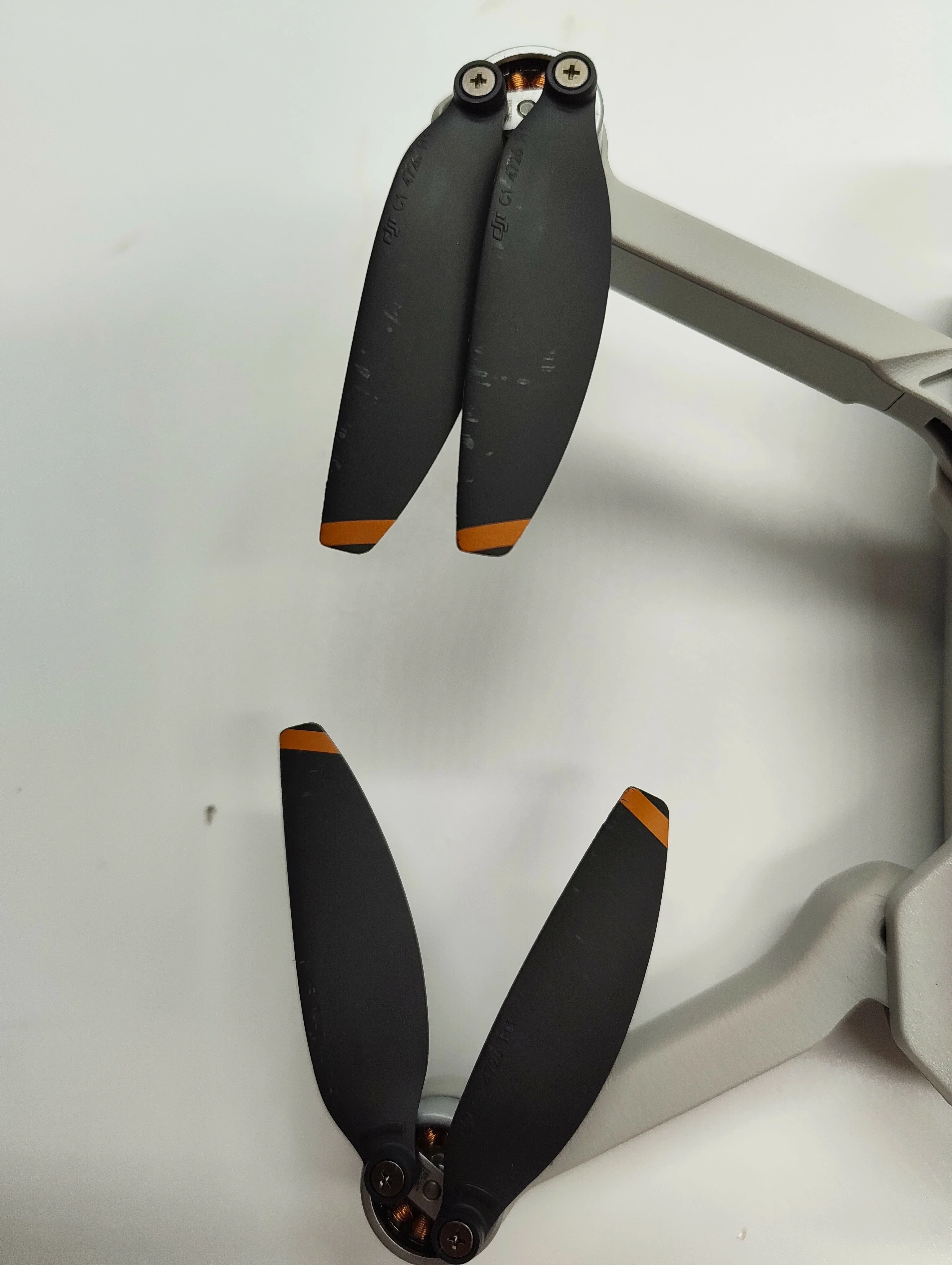 dron-dji-mini-2-se-akumulatory-torba-liczba-smigiel-129406-1