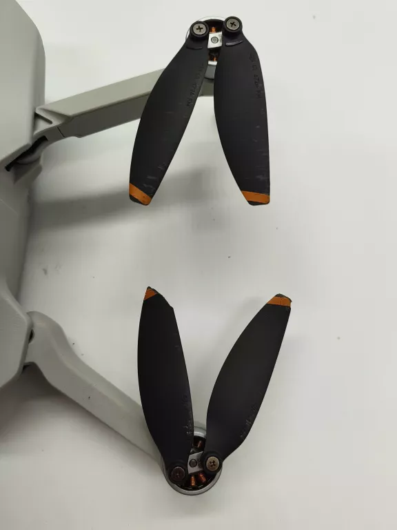 dron-dji-mini-2-se-akumulatory-torba-kamera-129405-1