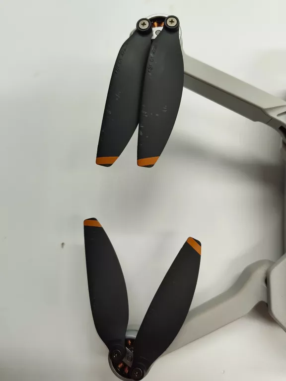 dron-dji-mini-2-se-akumulatory-torba-liczba-smigiel-129406-1