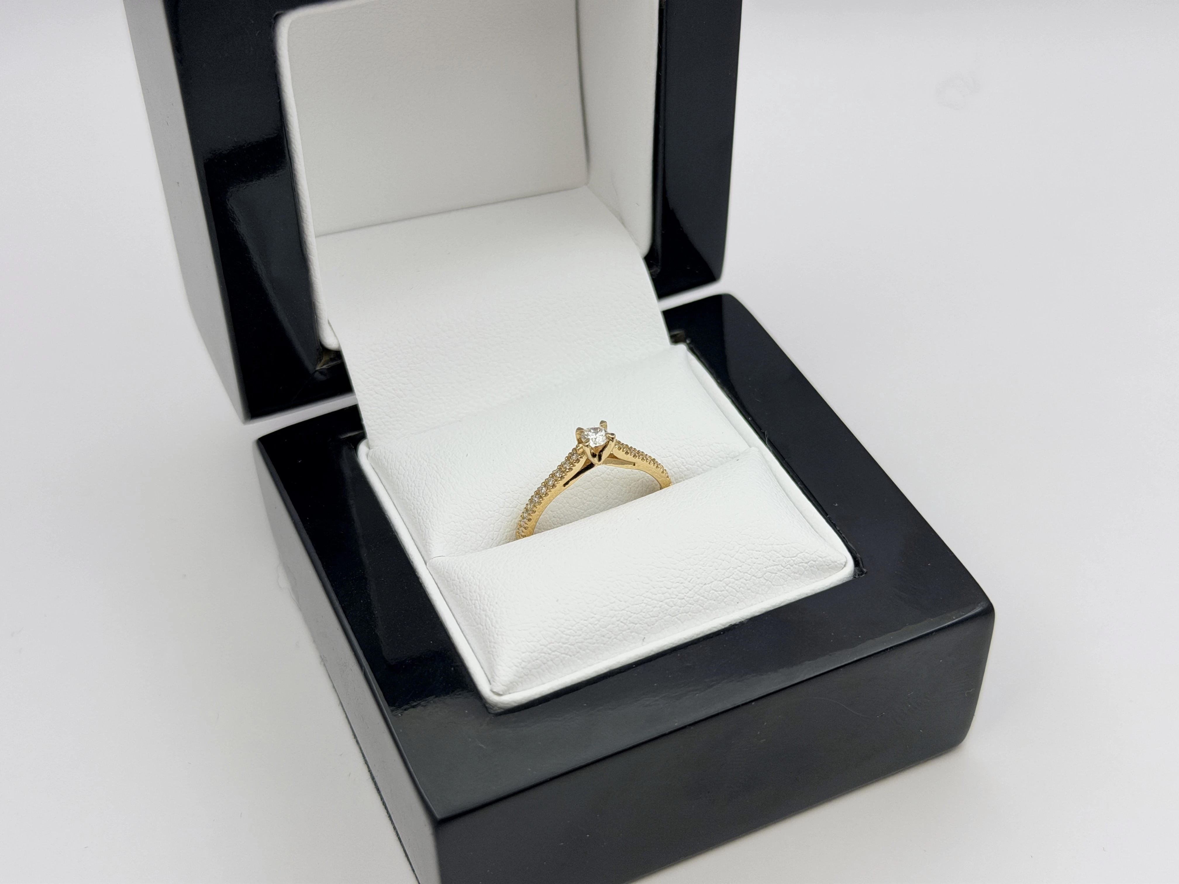 zloty-pierscionek-z-diamentami-009ct019ct-750-18k-r8-174g-waga-174